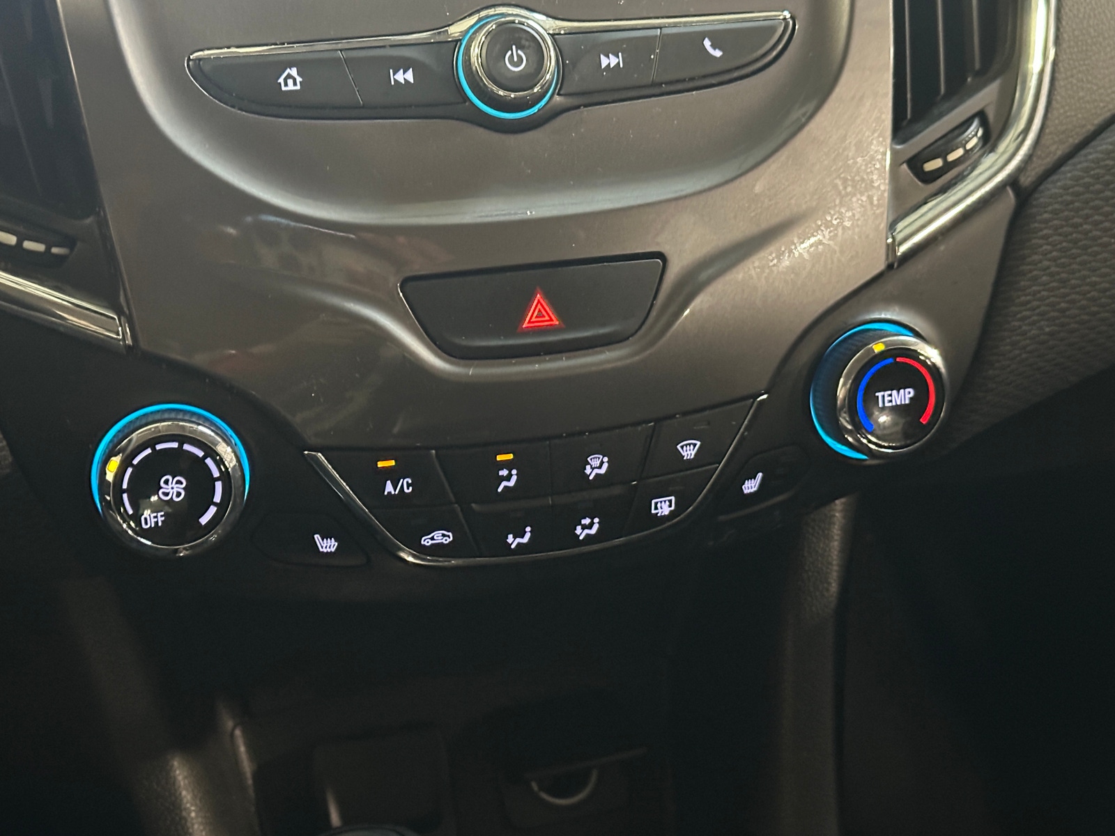 Thumbnail: 2017 Chevrolet Cruze - 4