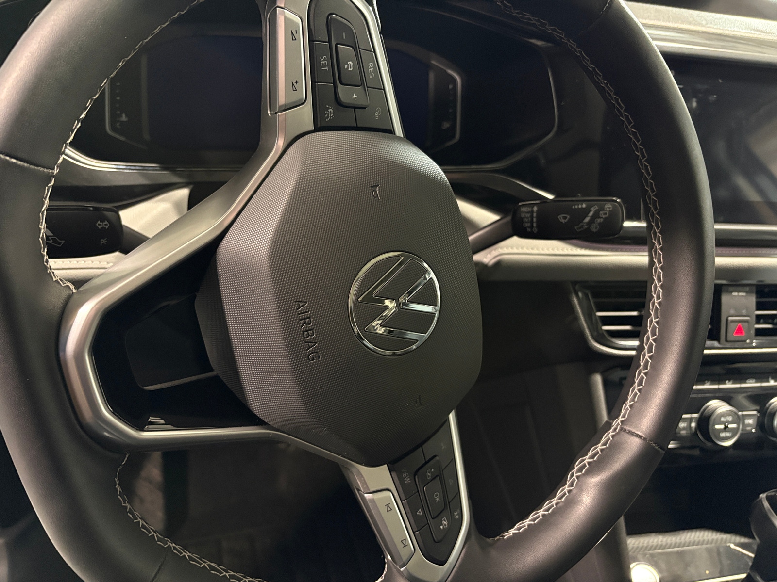 Thumbnail: 2022 Volkswagen Taos - 4