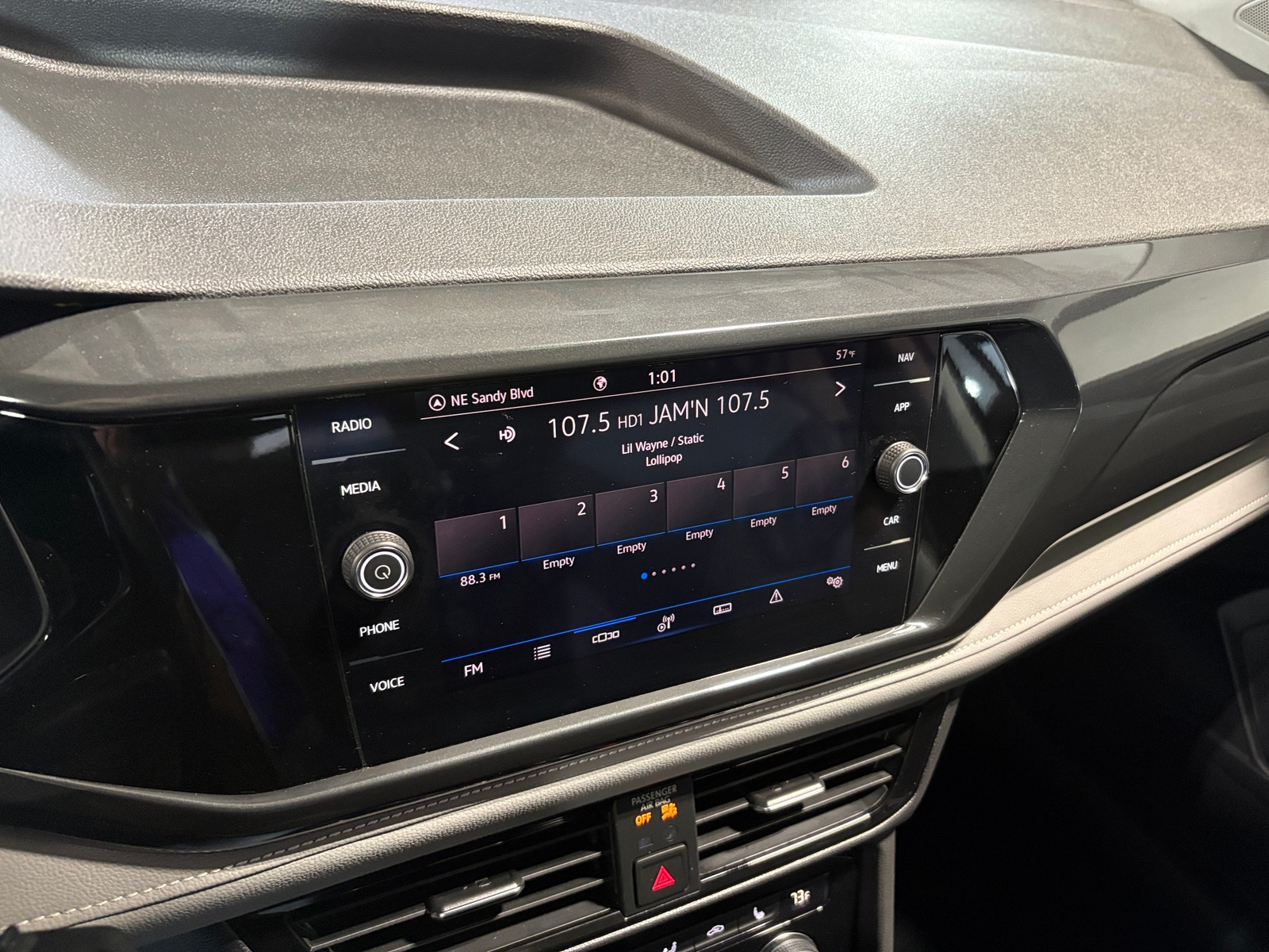 Thumbnail: 2022 Volkswagen Taos - 3