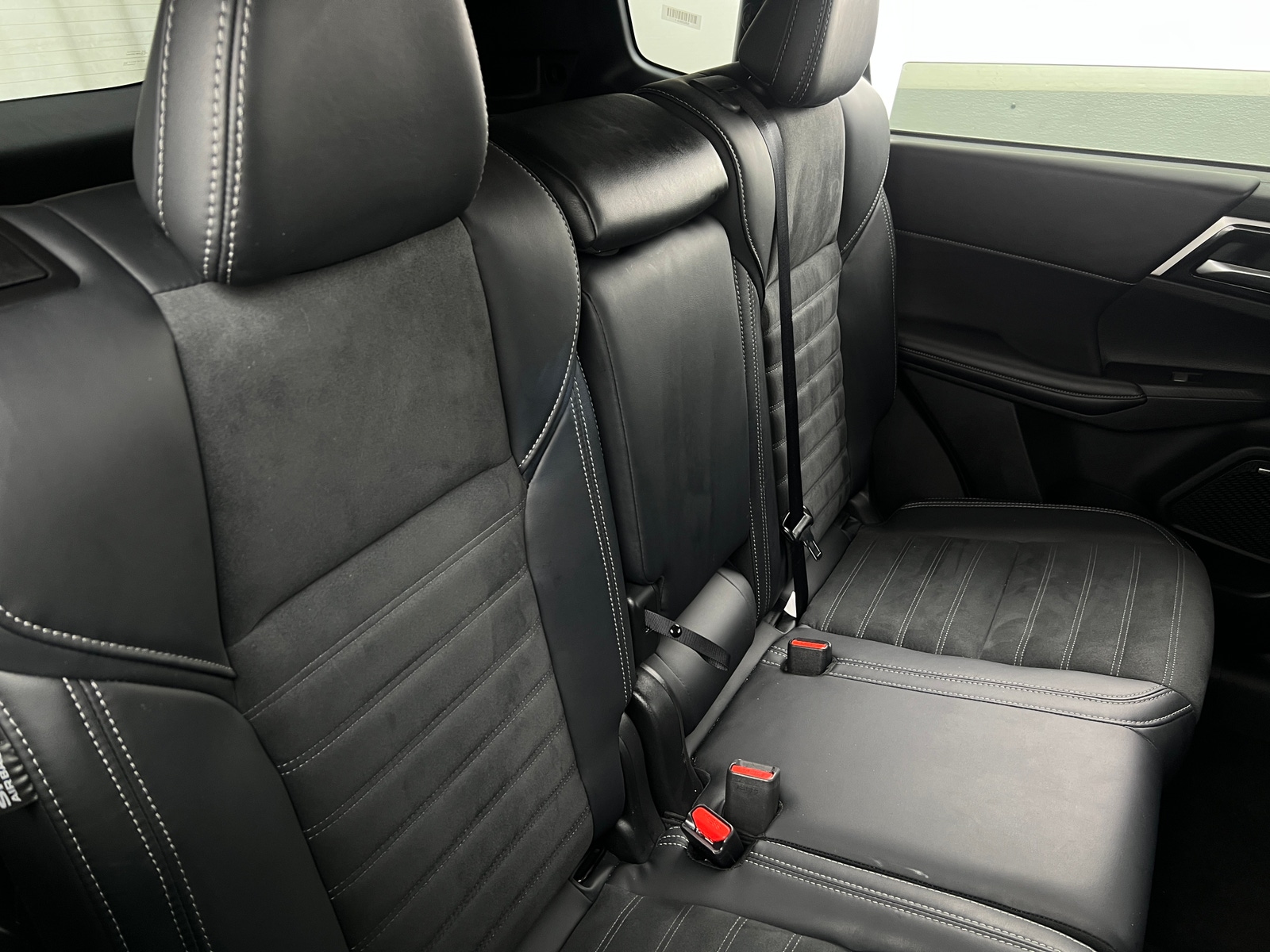 Thumbnail: 2025 Mitsubishi Outlander - 5