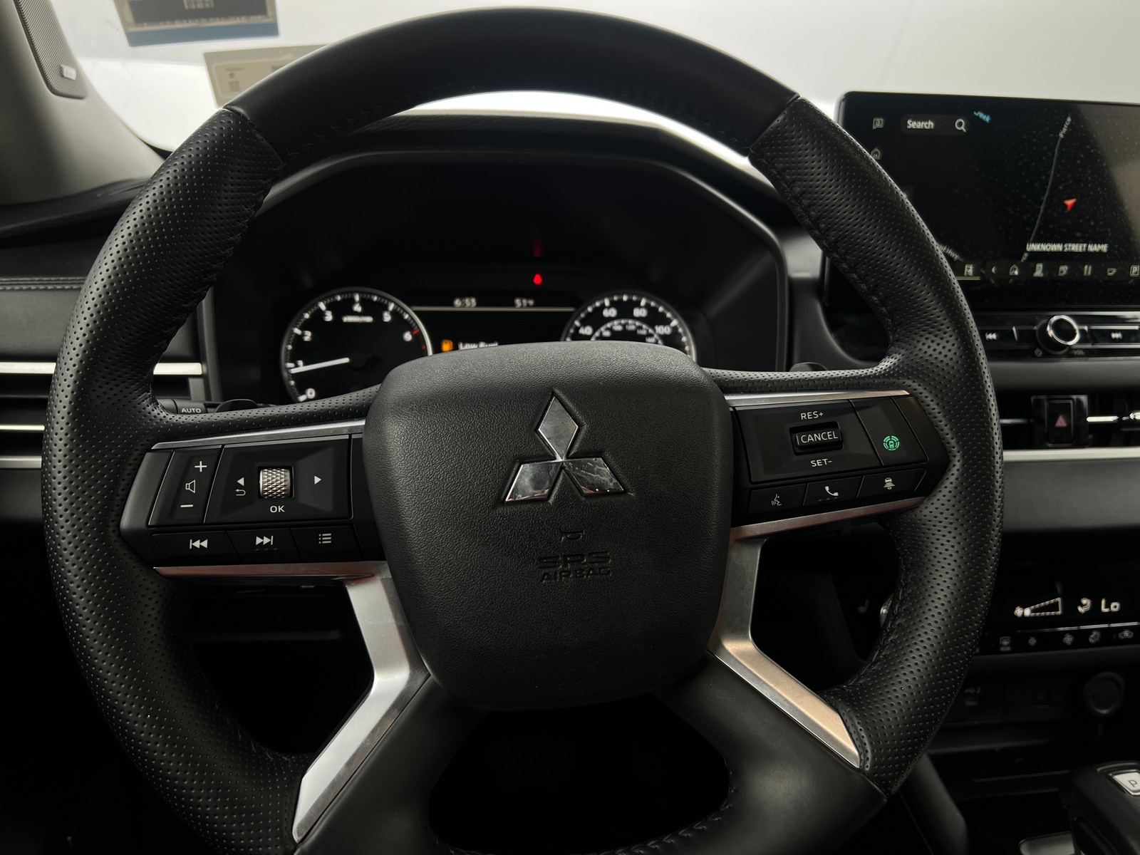 Thumbnail: 2025 Mitsubishi Outlander - 4