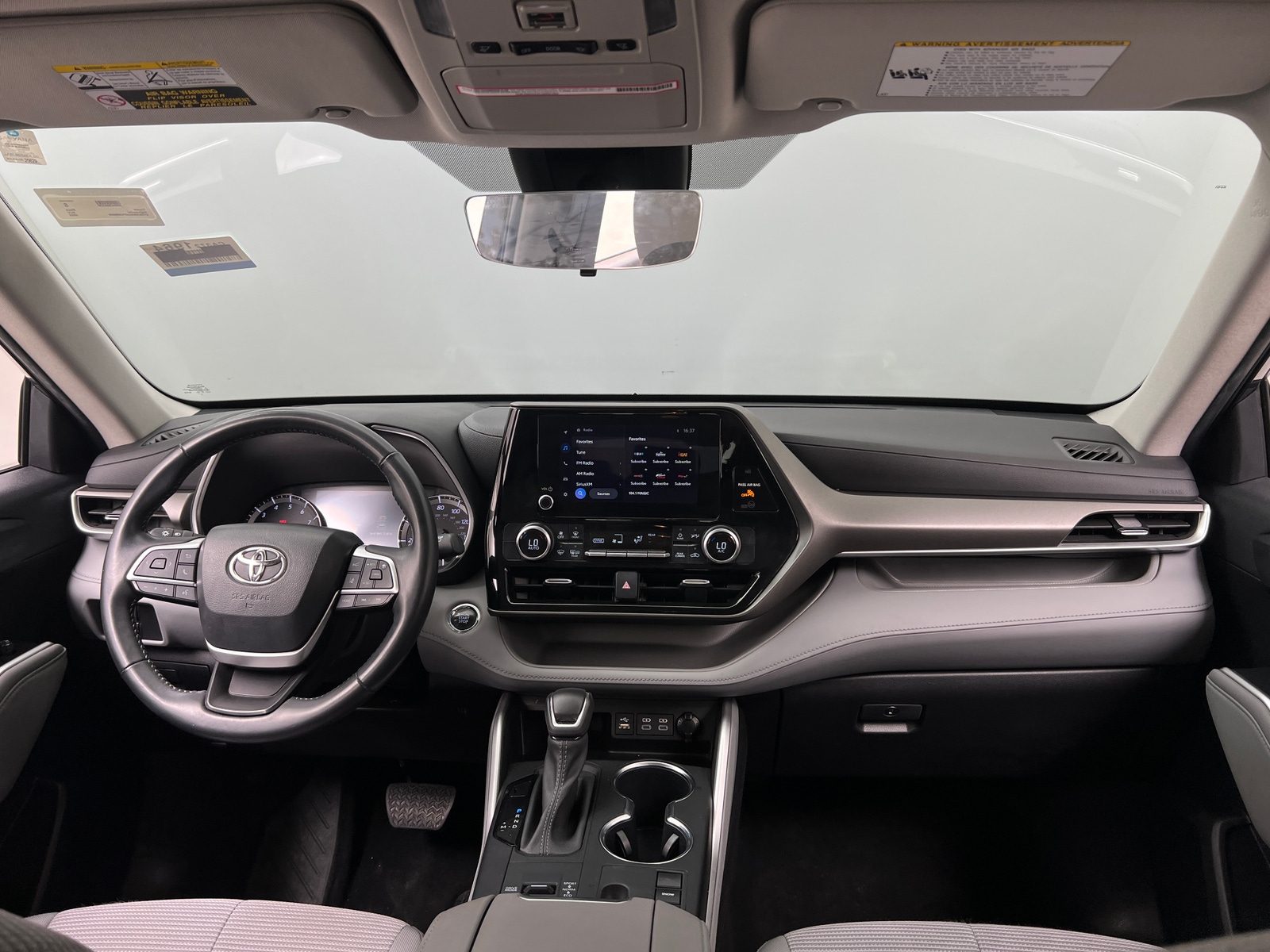 Thumbnail: 2023 Toyota Highlander - 3