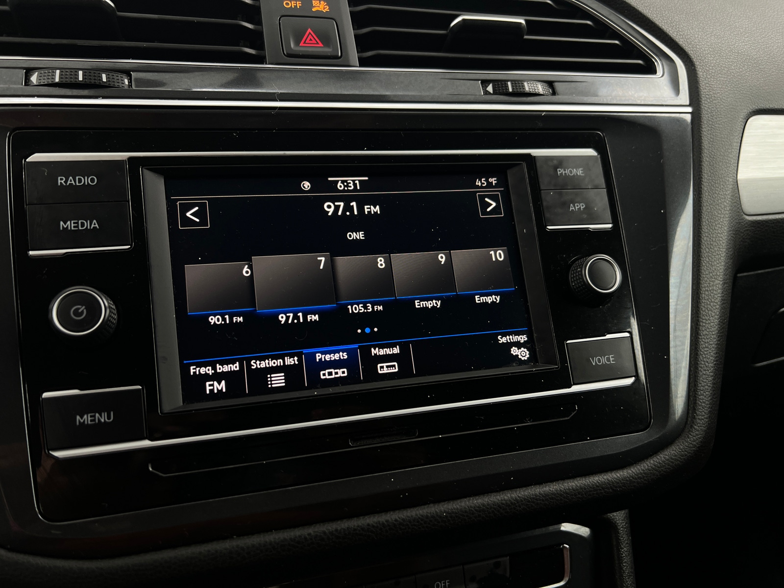 Thumbnail: 2020 Volkswagen Tiguan - 4