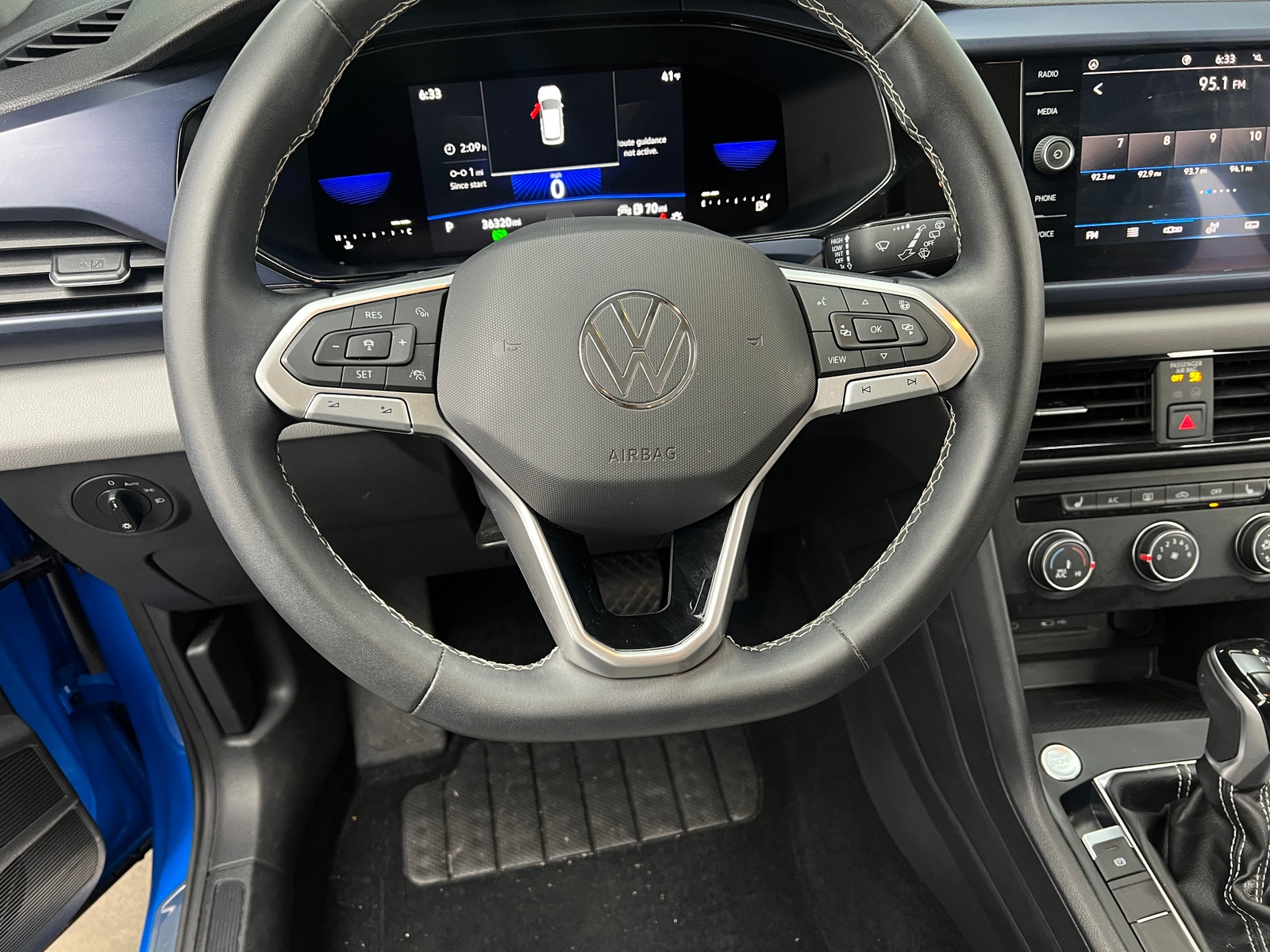 Thumbnail: 2022 Volkswagen Taos - 4