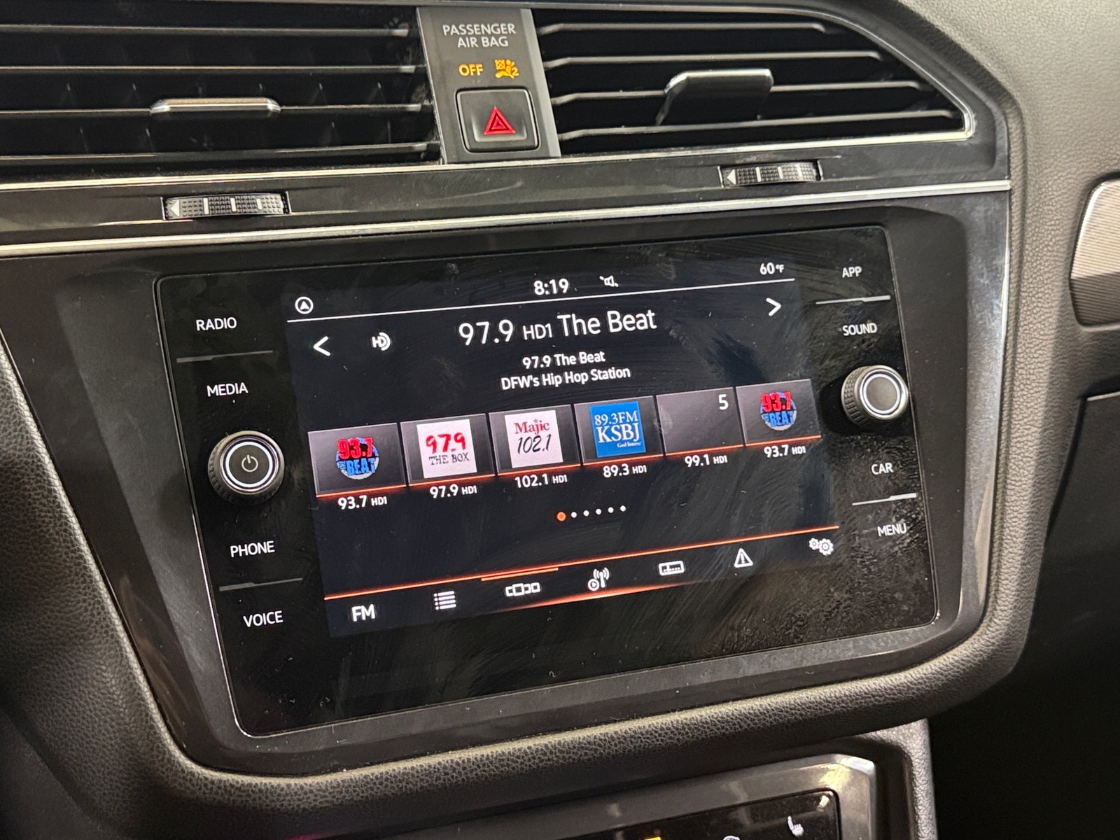 Thumbnail: 2022 Volkswagen Tiguan - 3