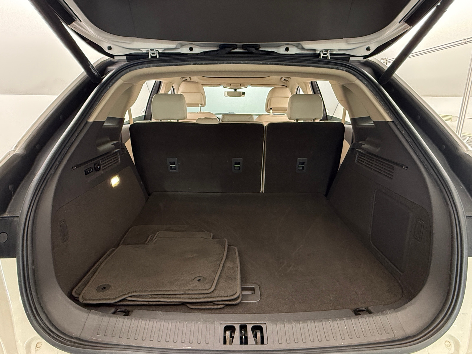 Thumbnail: 2019 Lincoln Nautilus - 6