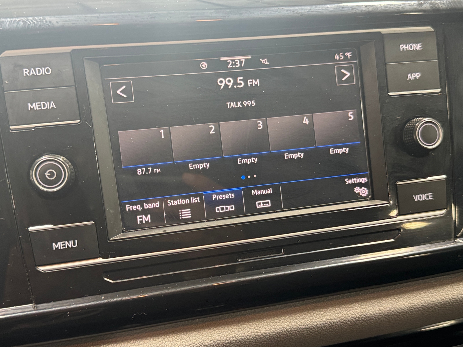 Thumbnail: 2022 Volkswagen Taos - 4