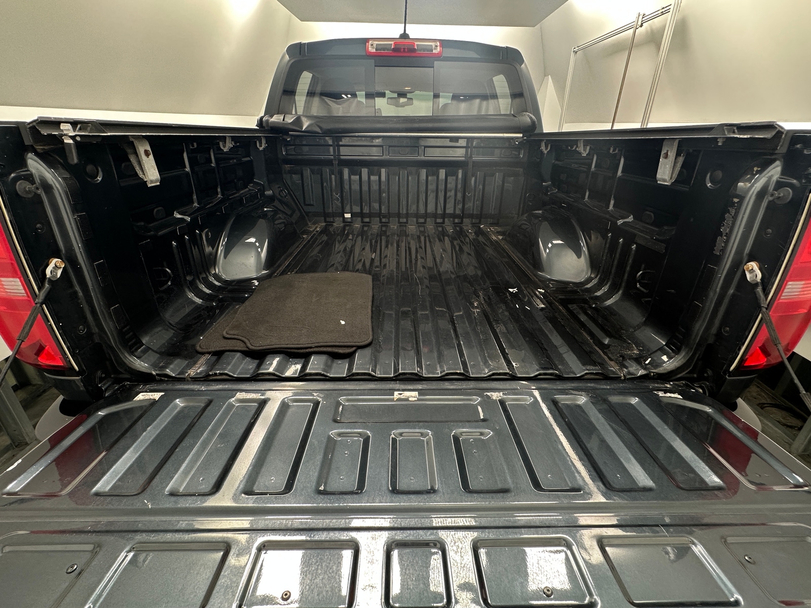 Thumbnail: 2017 Chevrolet Colorado - 7