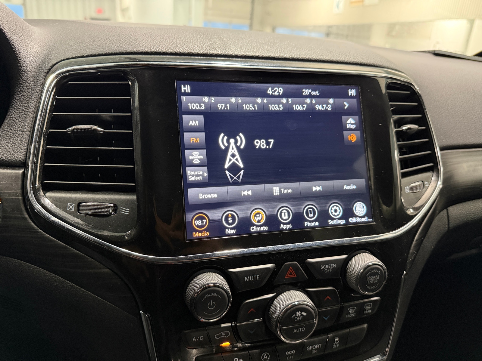 Thumbnail: 2022 Jeep Grand Cherokee - 4