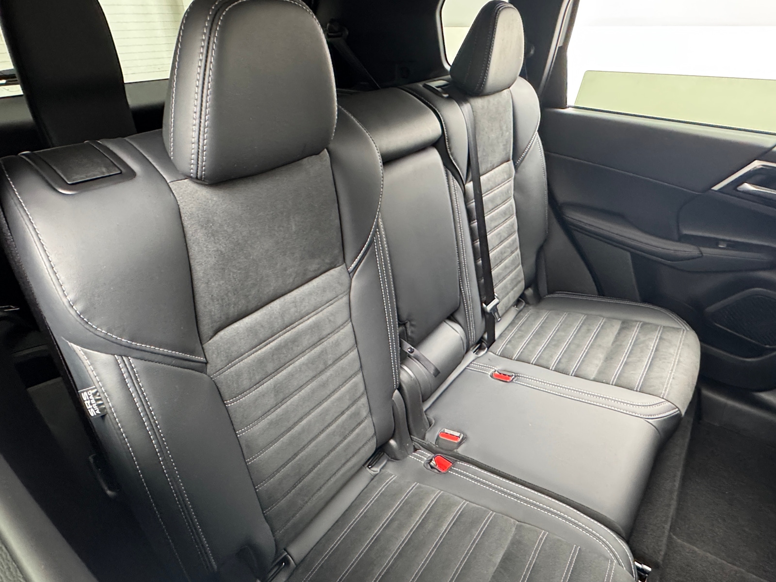 Thumbnail: 2024 Mitsubishi Outlander - 5