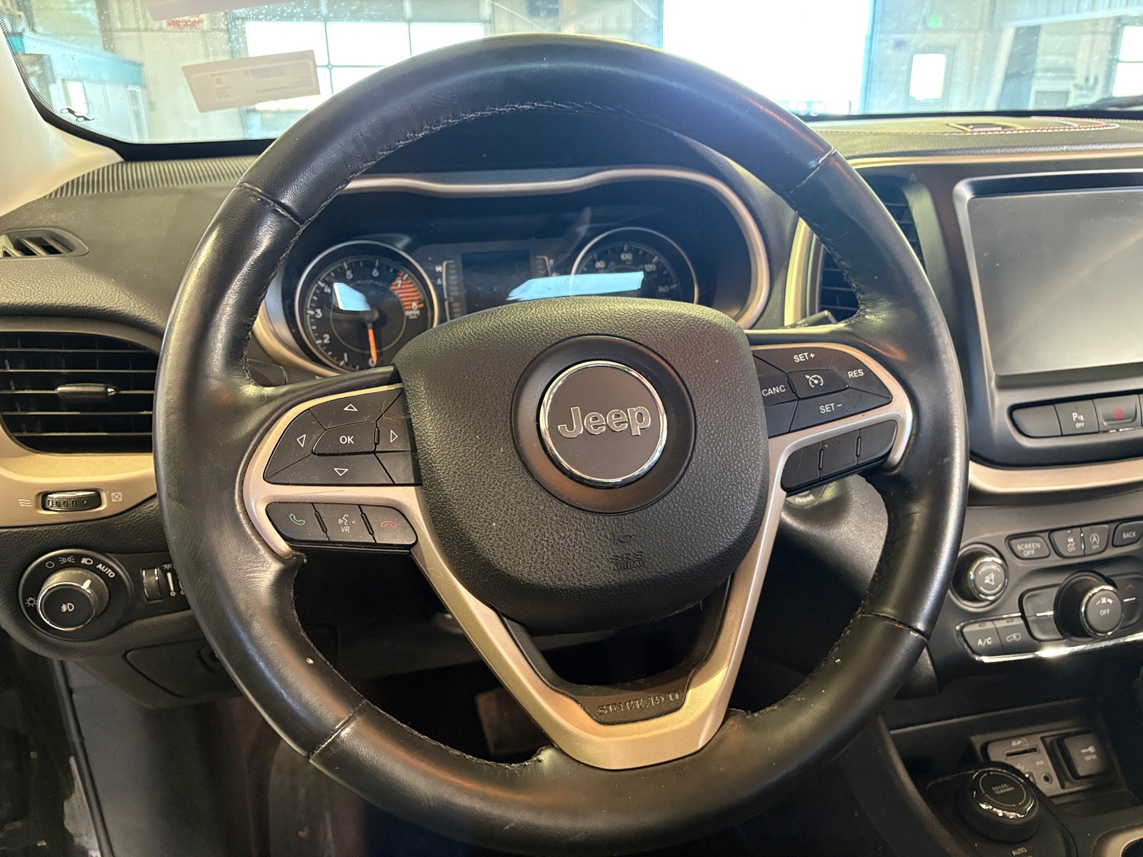 Thumbnail: 2017 Jeep Cherokee - 5