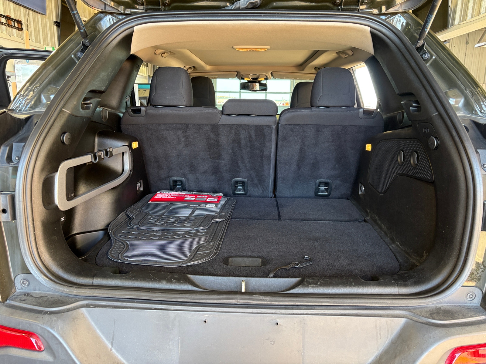 Thumbnail: 2017 Jeep Cherokee - 7