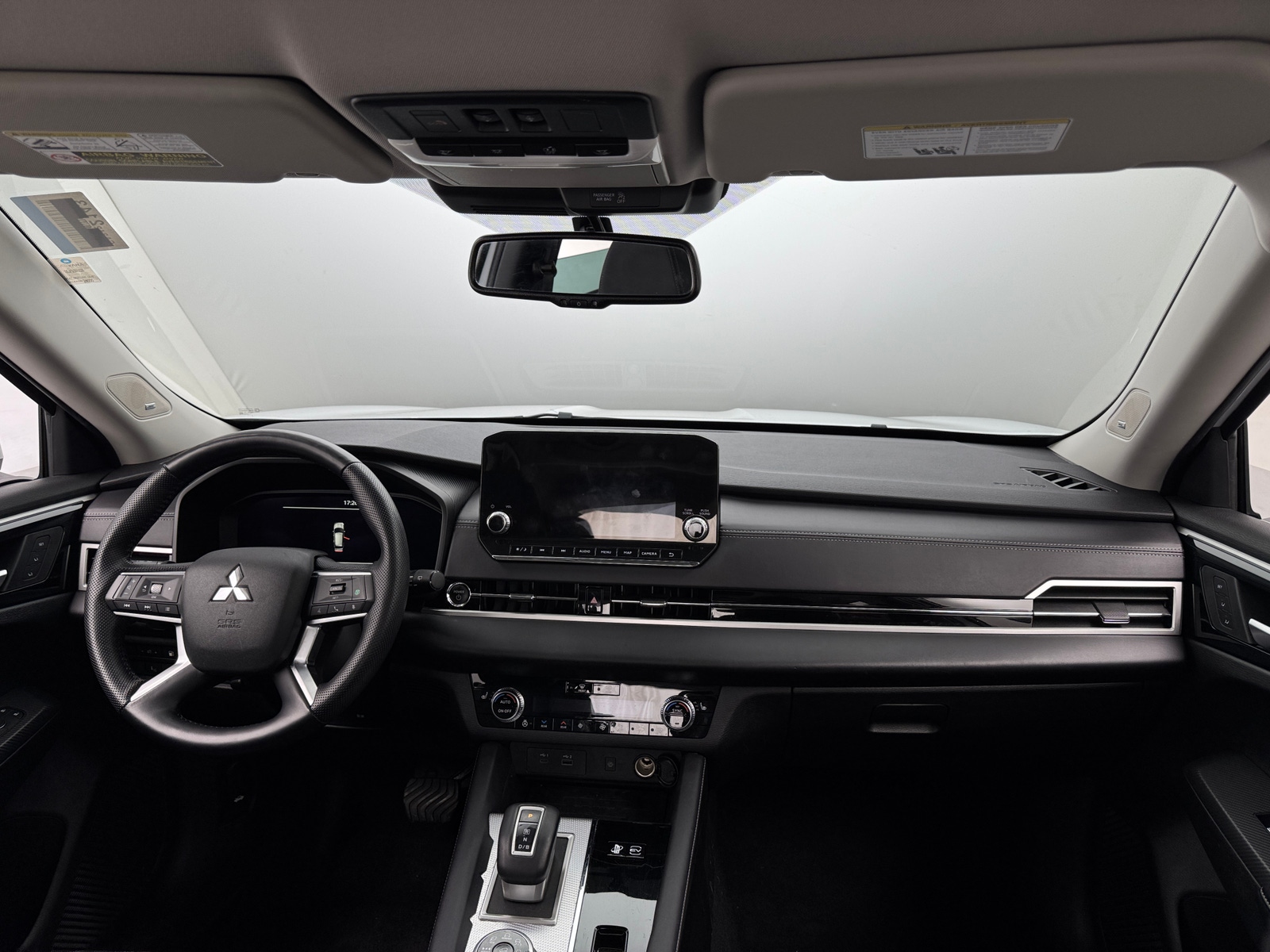 Thumbnail: 2023 Mitsubishi Outlander - 2