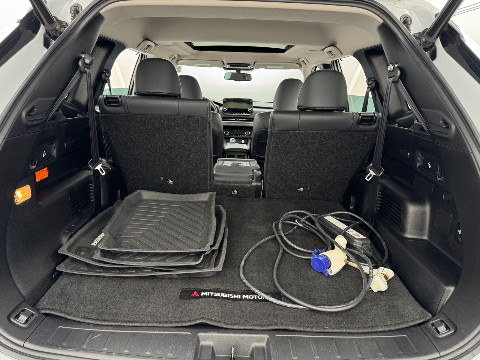 Thumbnail: 2023 Mitsubishi Outlander - 6