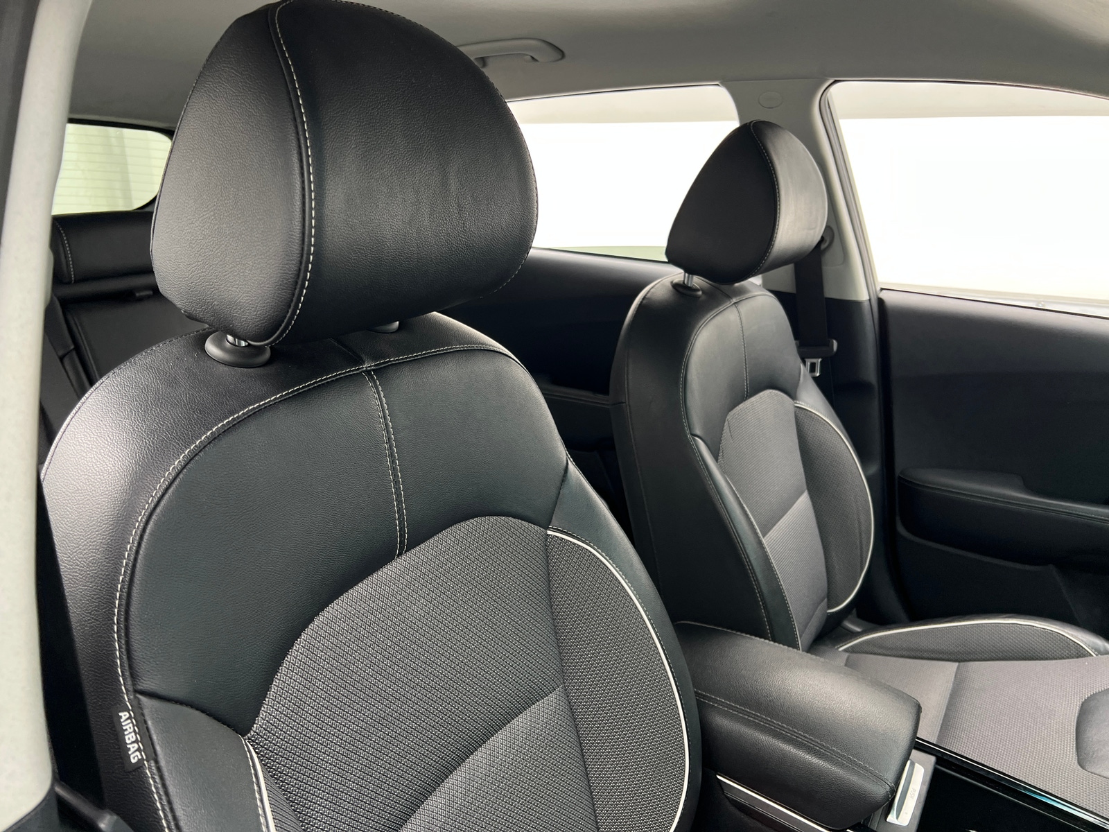 Thumbnail: 2022 Kia Niro - 2