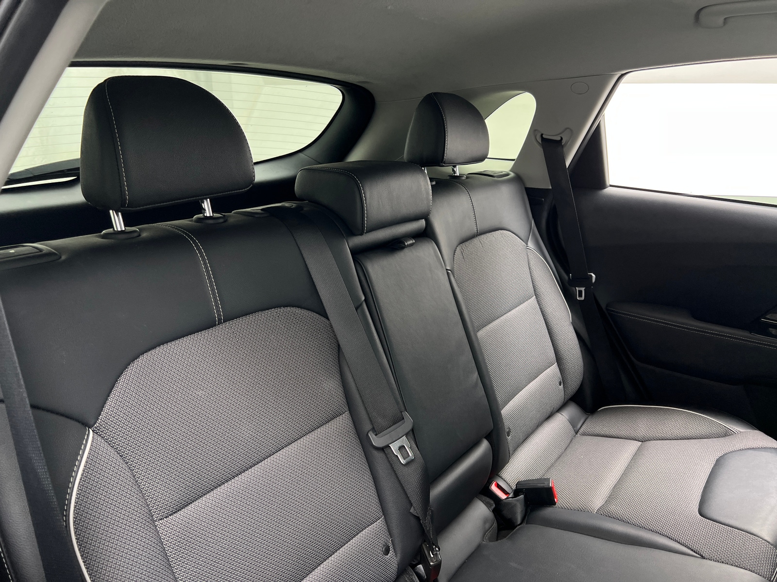 Thumbnail: 2022 Kia Niro - 6