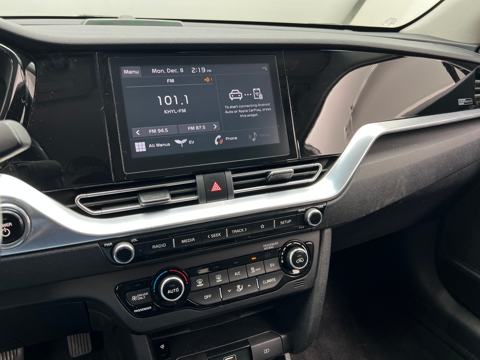 Thumbnail: 2022 Kia Niro - 4