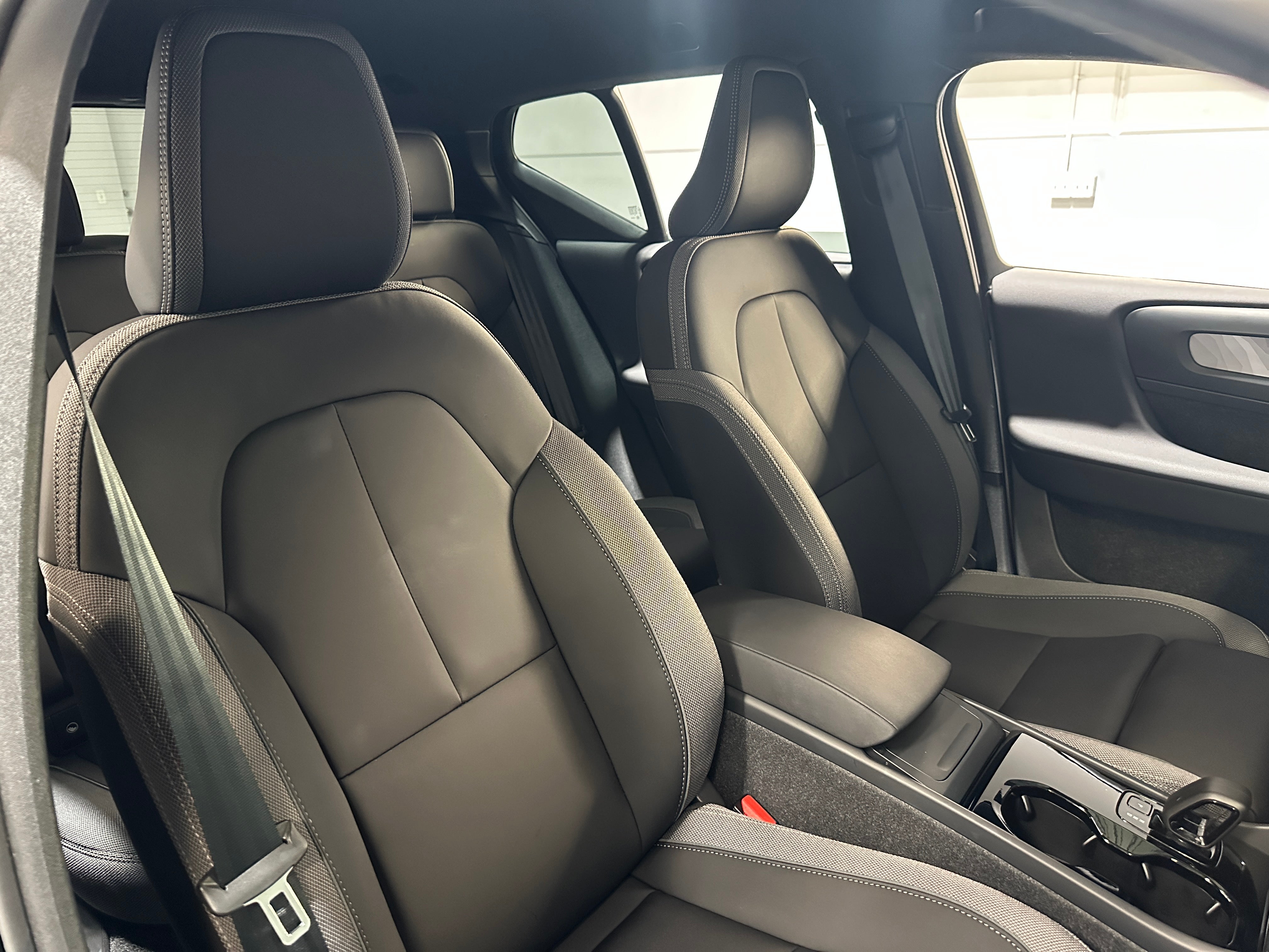 Used 2024 Volvo XC40 Core with VIN YV4ER3XK7R2270698 for sale in Oak Creek, WI