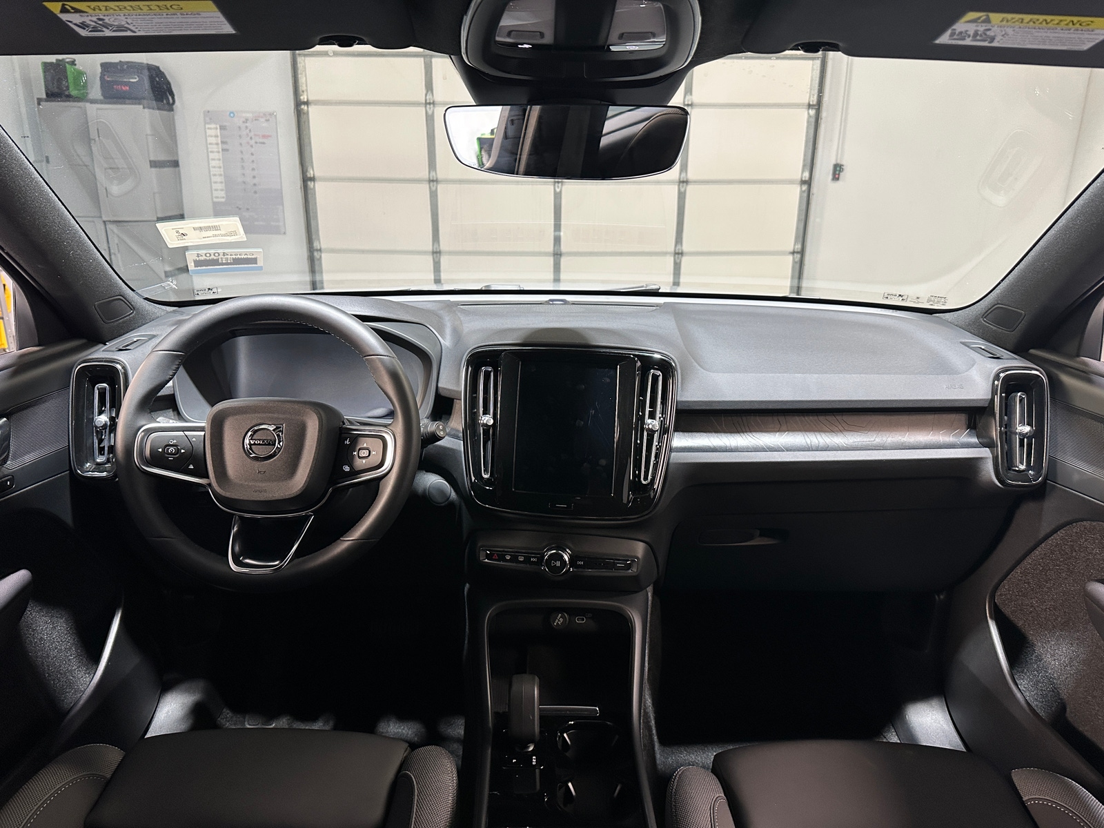 Thumbnail: 2024 Volvo XC40 - 2