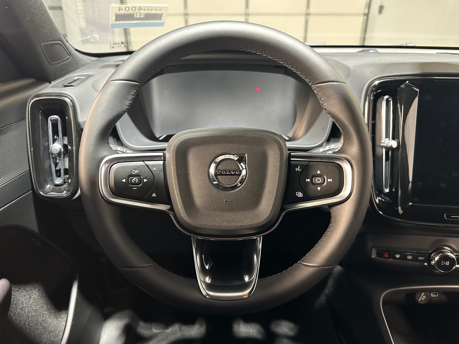 Thumbnail: 2024 Volvo XC40 - 4