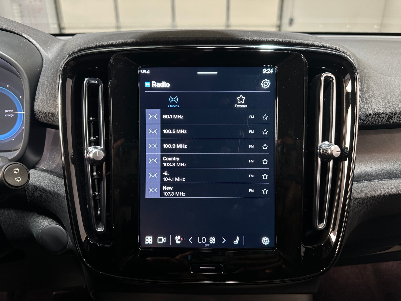 Thumbnail: 2024 Volvo XC40 - 3