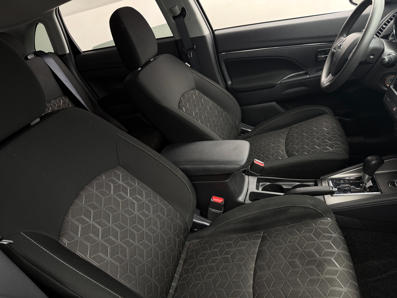 Thumbnail: 2024 Mitsubishi Outlander Sport - 2