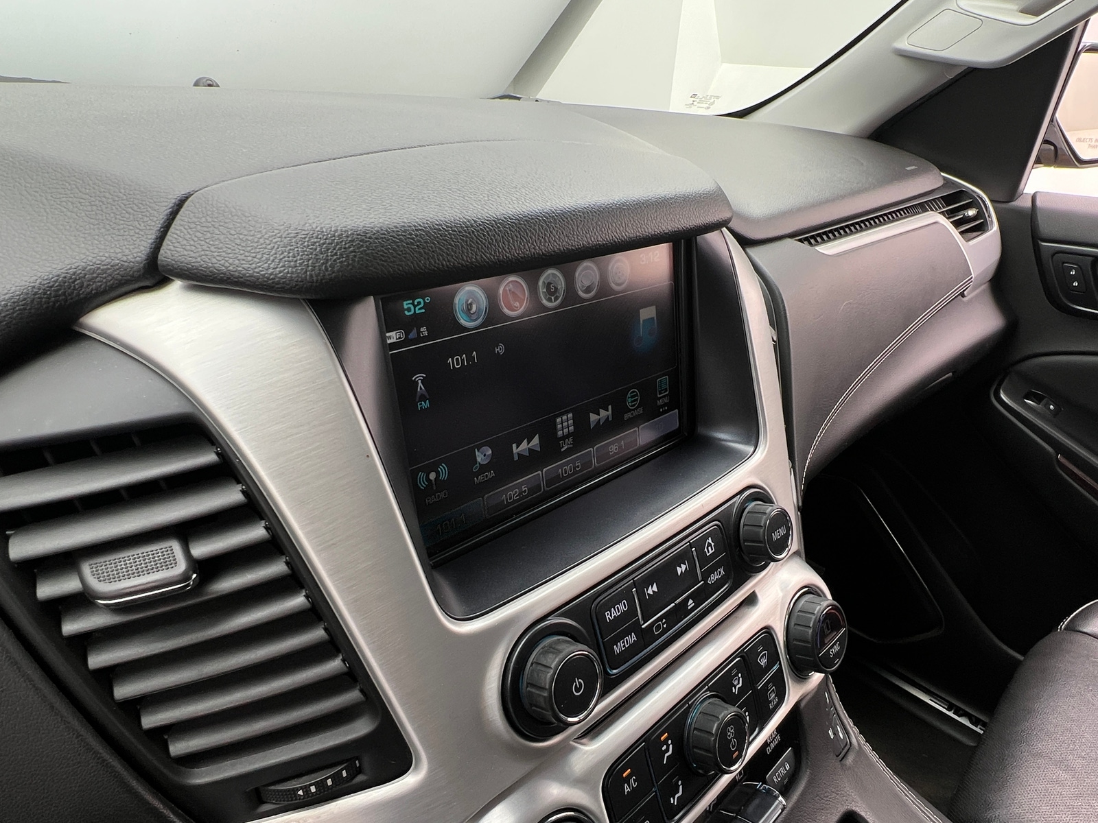 Thumbnail: 2017 GMC Yukon XL - 3