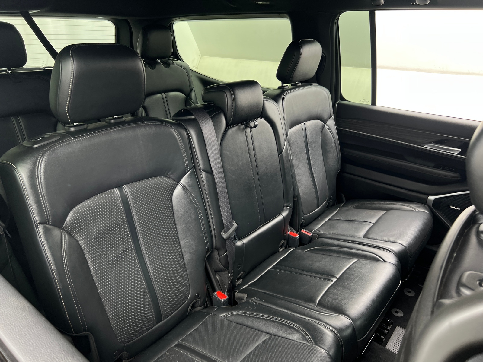 Thumbnail: 2022 Jeep Wagoneer - 5