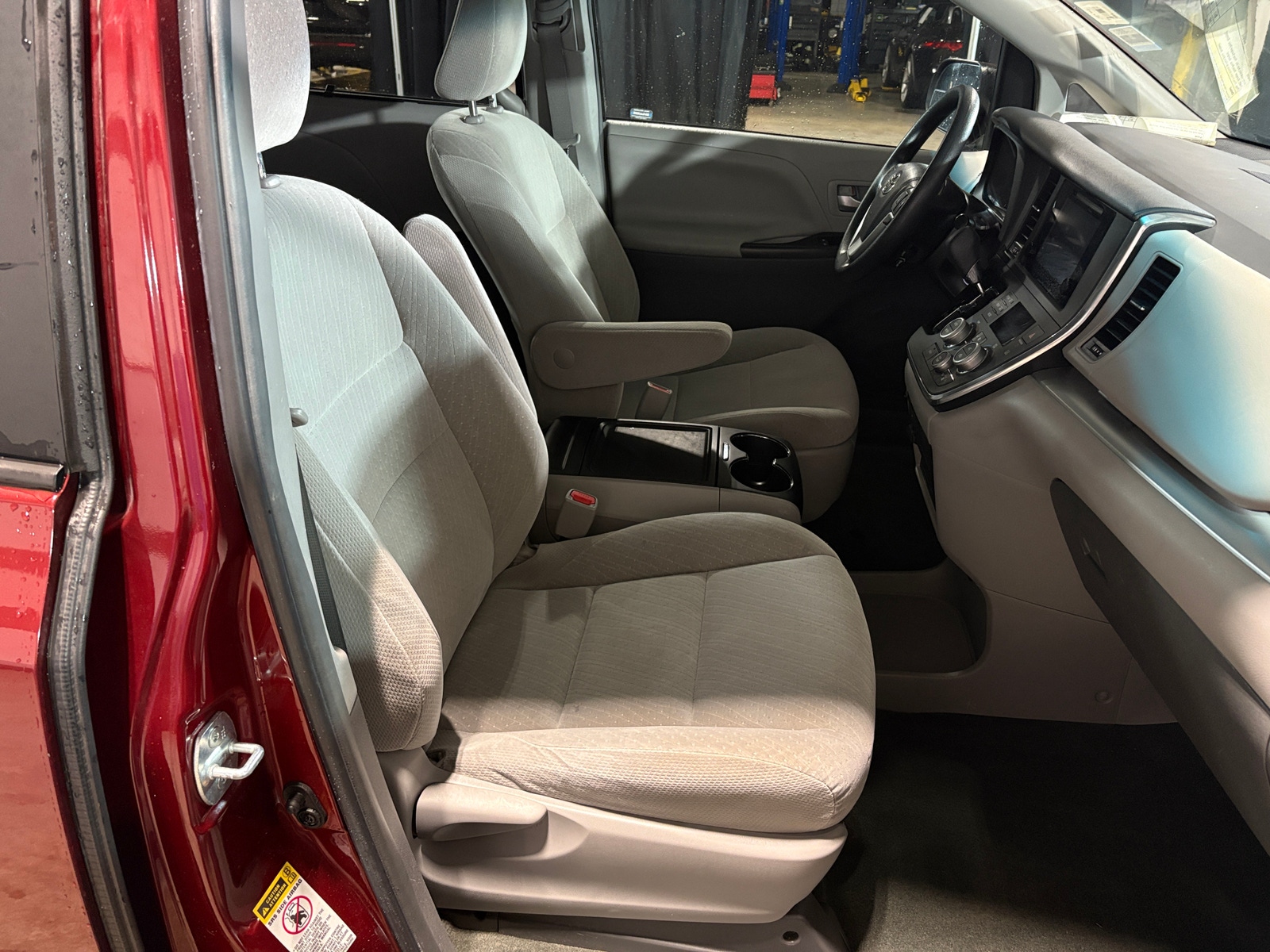 Thumbnail: 2017 Toyota Sienna - 2