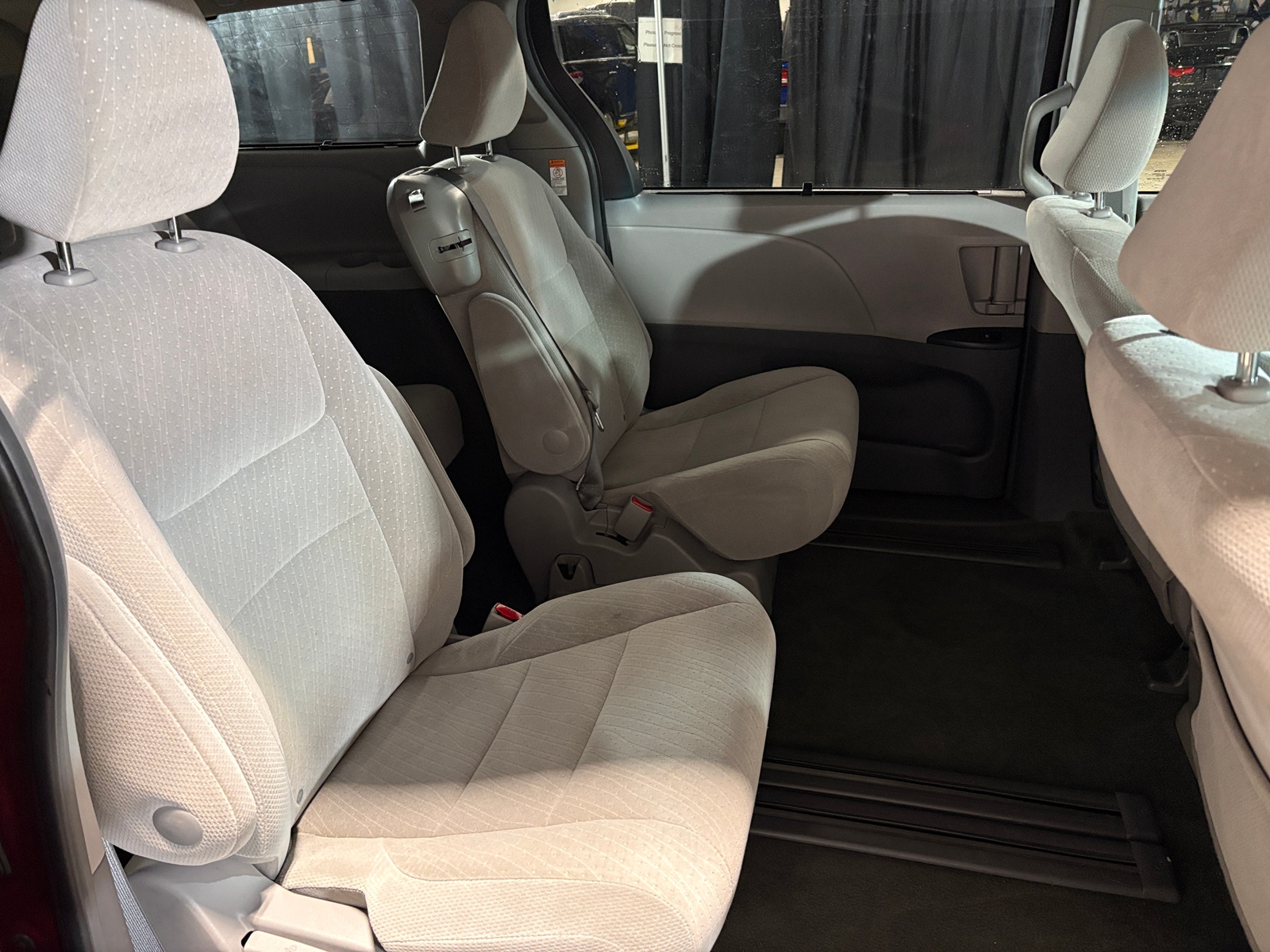 Thumbnail: 2017 Toyota Sienna - 6