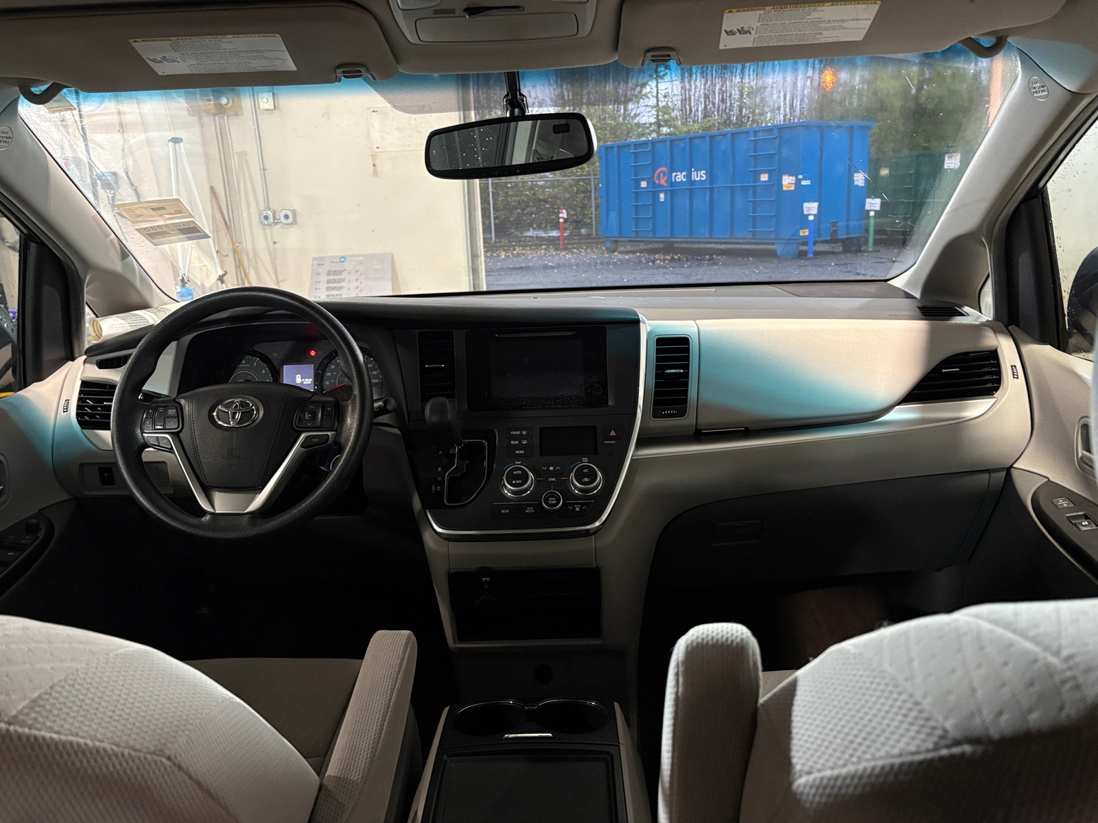 Thumbnail: 2017 Toyota Sienna - 3