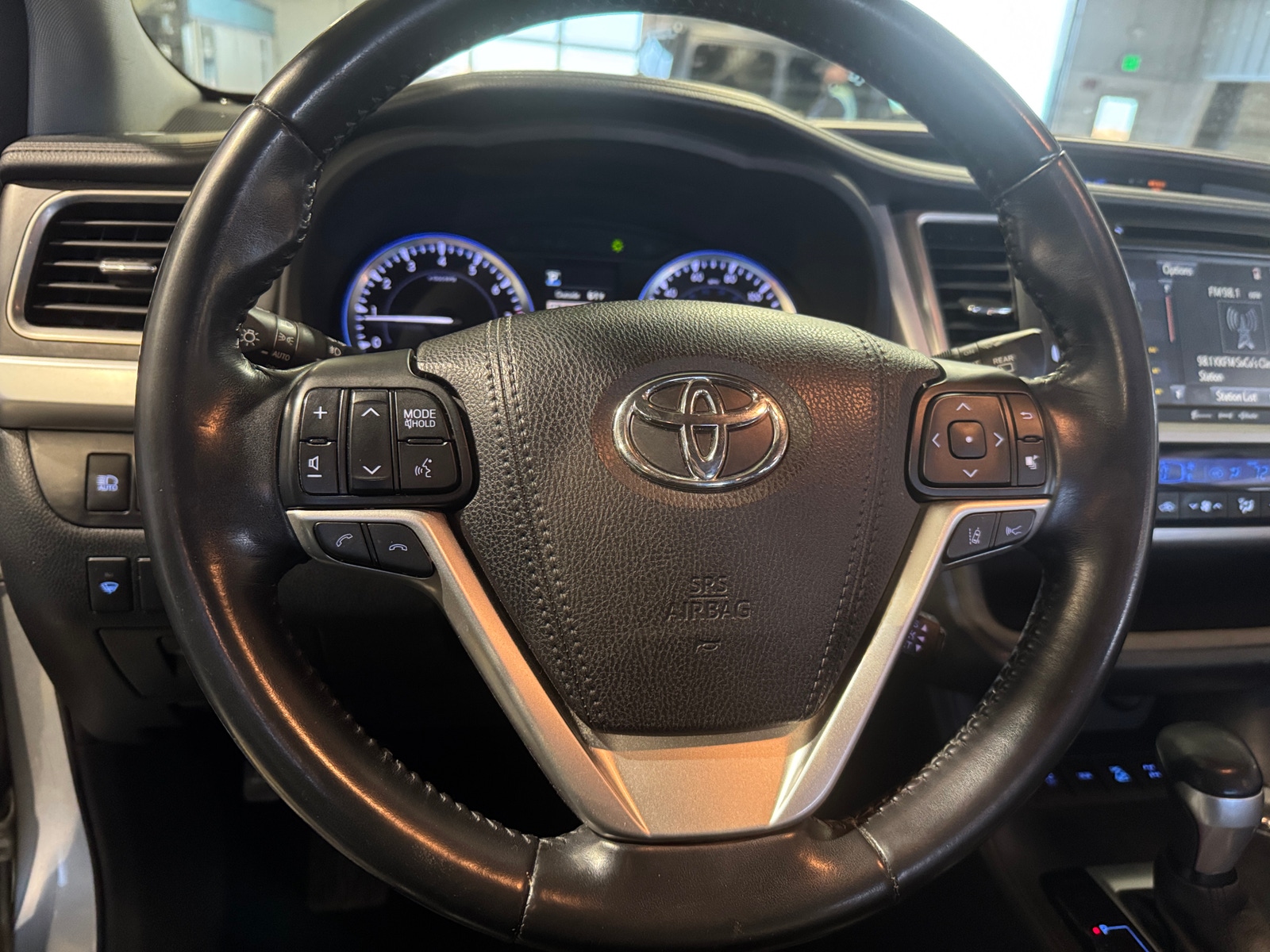 Thumbnail: 2017 Toyota Highlander - 4