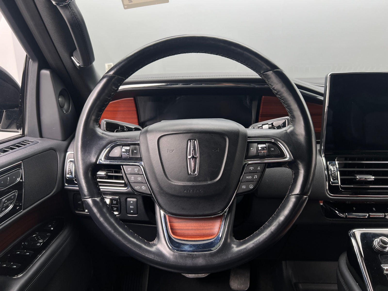 Thumbnail: 2024 Lincoln Navigator - 4