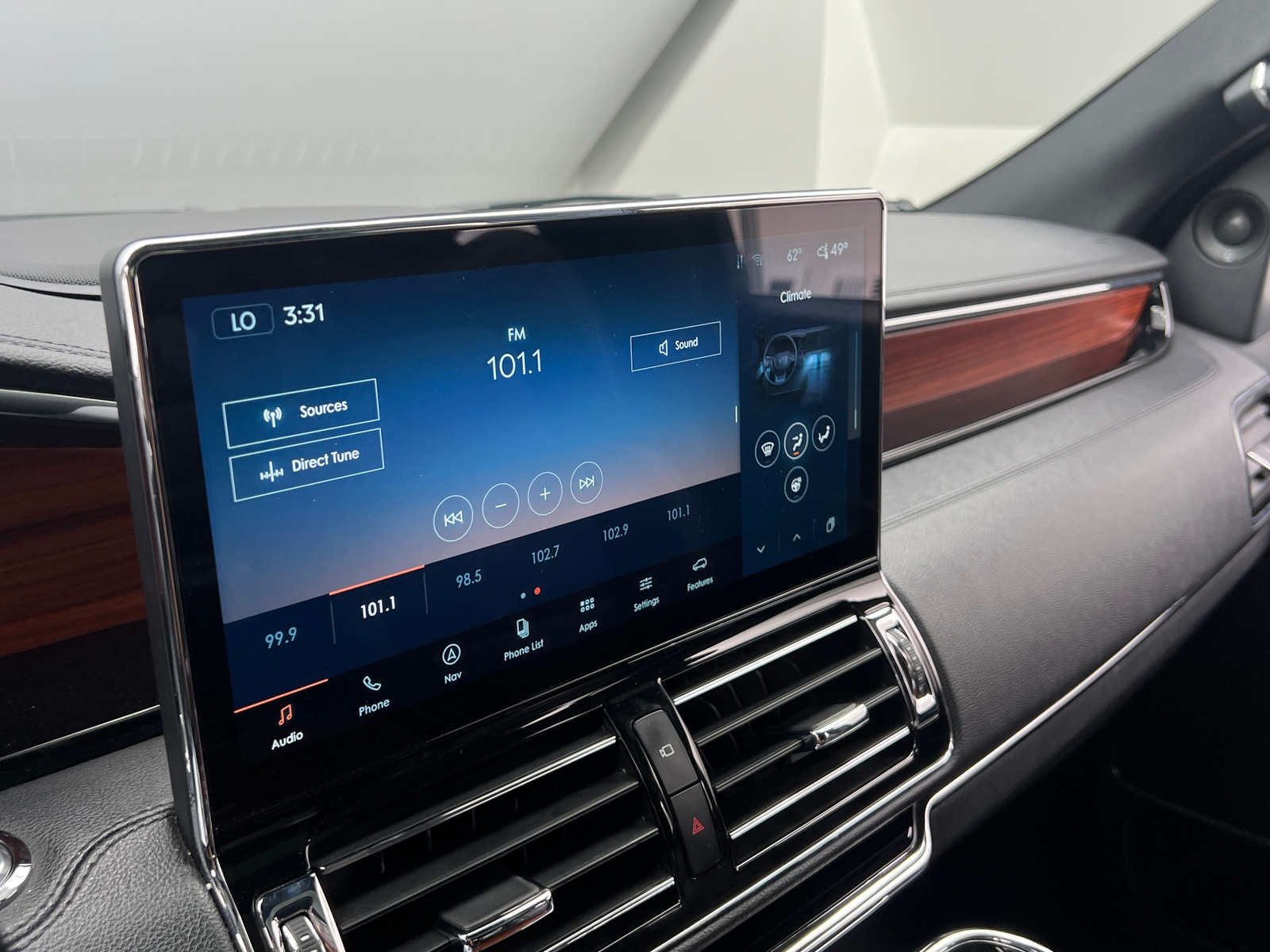 Thumbnail: 2024 Lincoln Navigator - 3