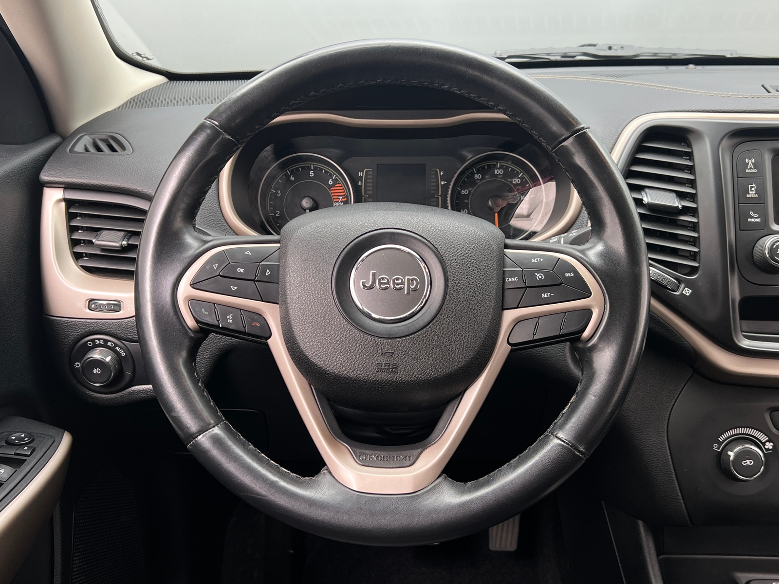 Thumbnail: 2018 Jeep Cherokee - 5