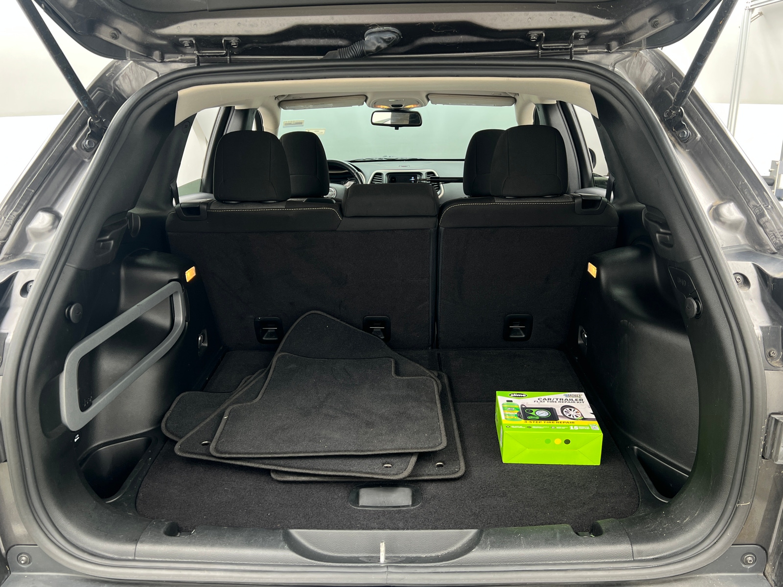 Thumbnail: 2018 Jeep Cherokee - 7