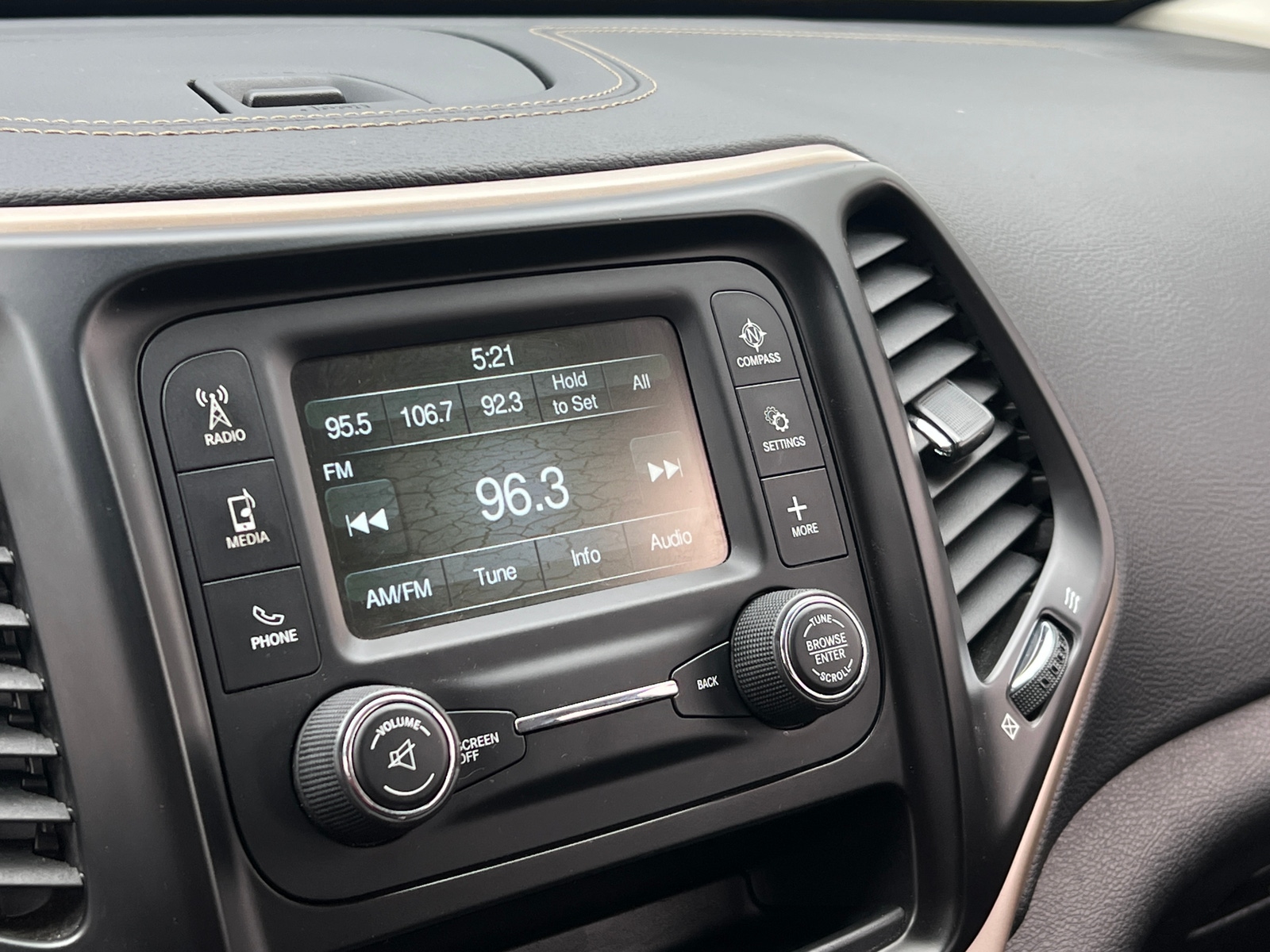 Thumbnail: 2018 Jeep Cherokee - 4