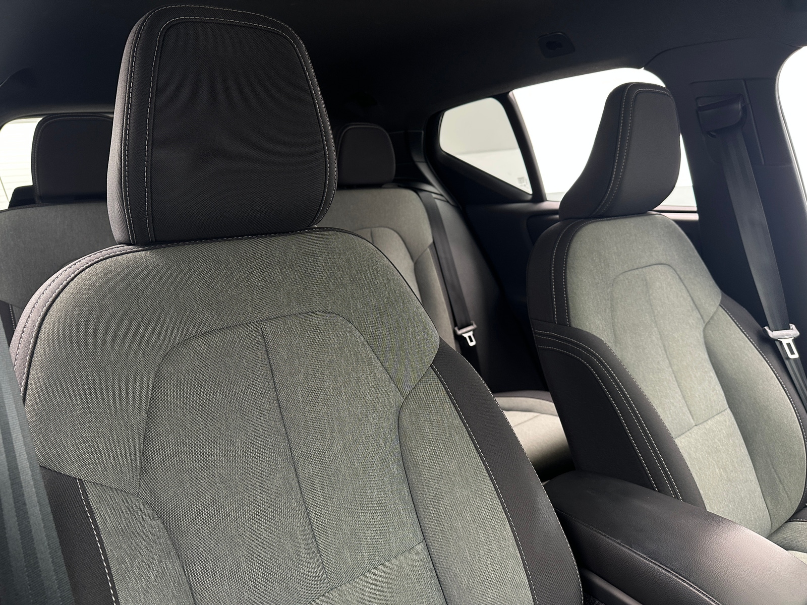 Thumbnail: 2023 Volvo XC40 - 2