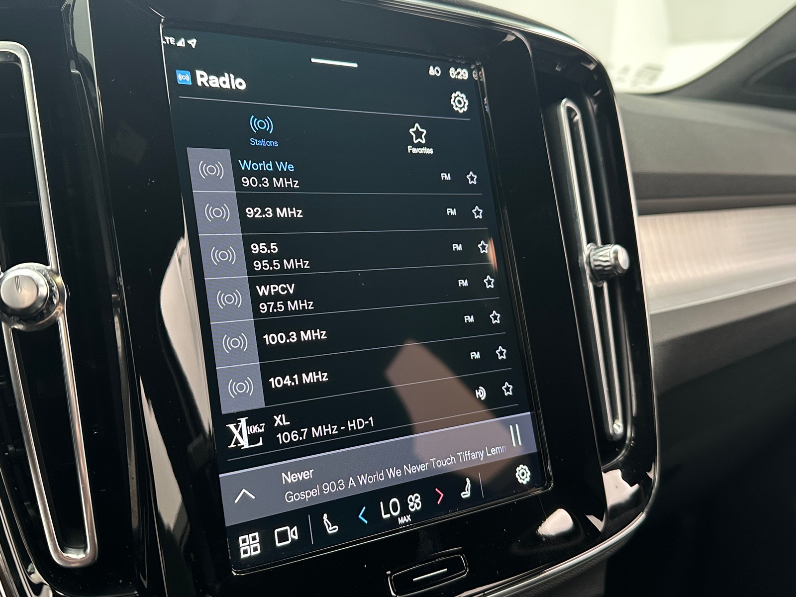 Thumbnail: 2023 Volvo XC40 - 4