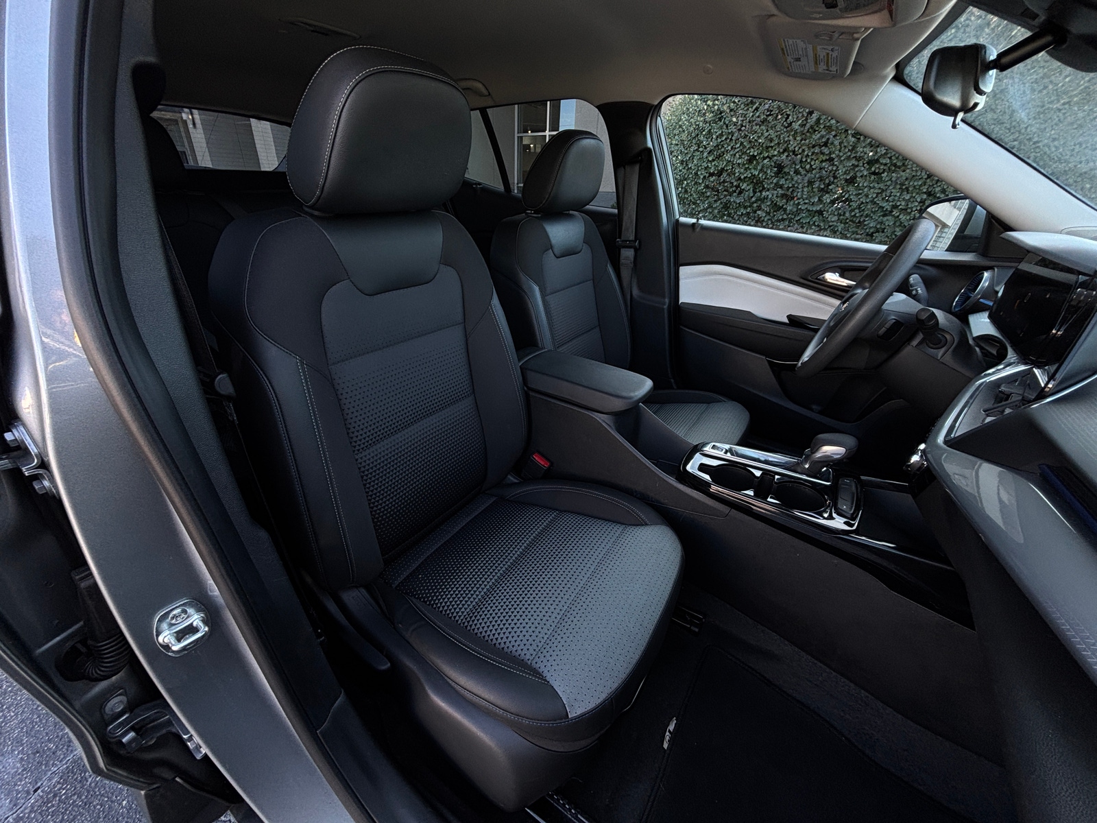 Thumbnail: 2025 Chevrolet Trax - 2