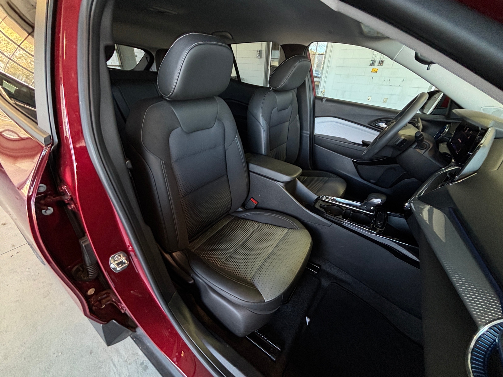 Thumbnail: 2025 Chevrolet Trax - 2