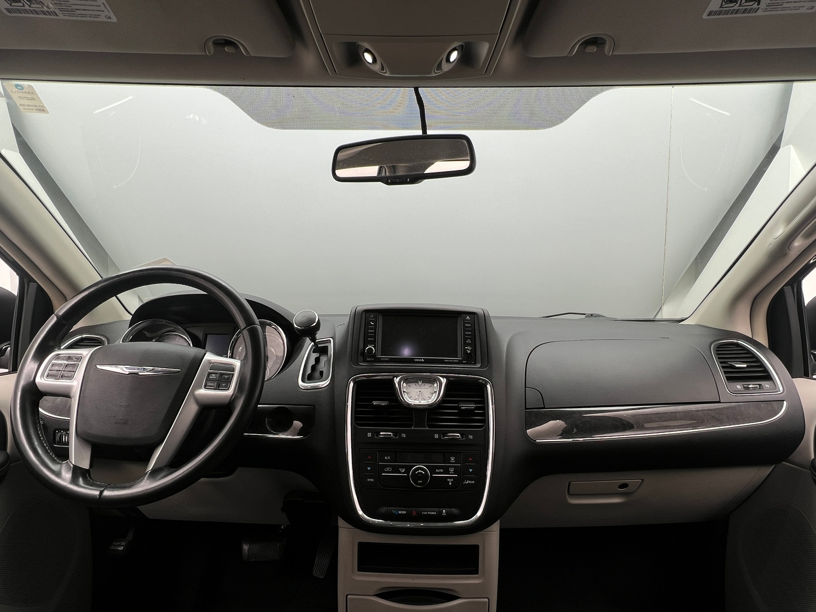 Thumbnail: 2016 Chrysler Town & Country - 2