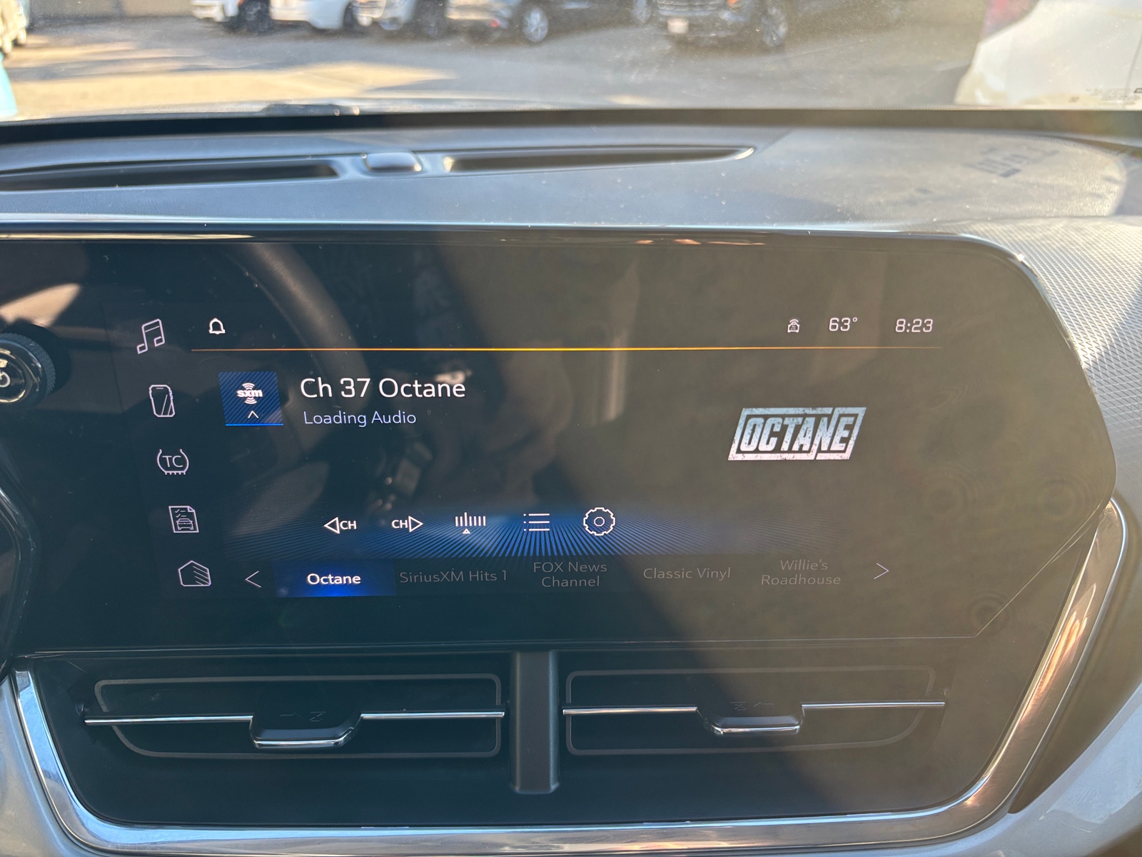 Thumbnail: 2025 Chevrolet Trax - 4