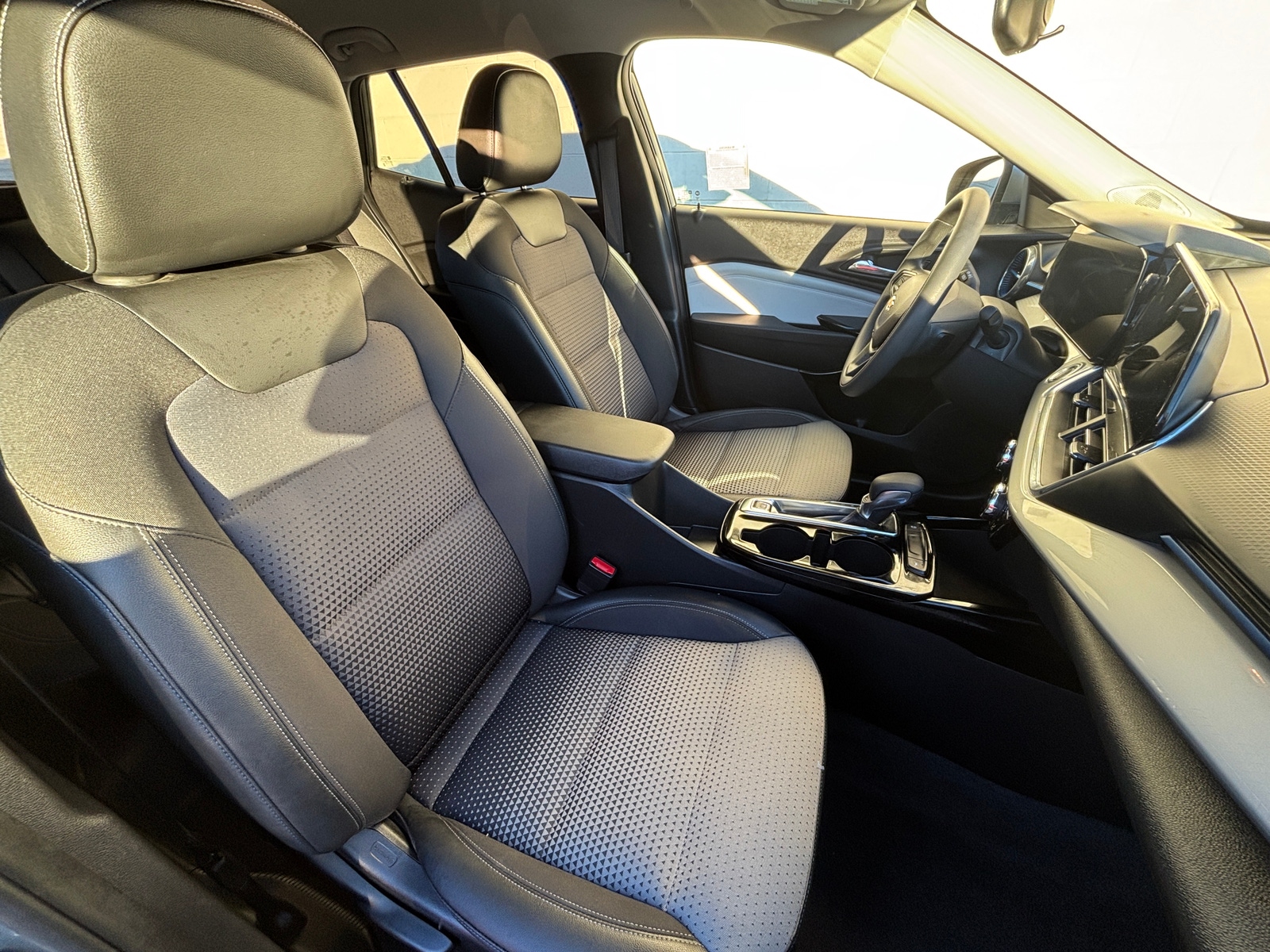 Thumbnail: 2025 Chevrolet Trax - 2