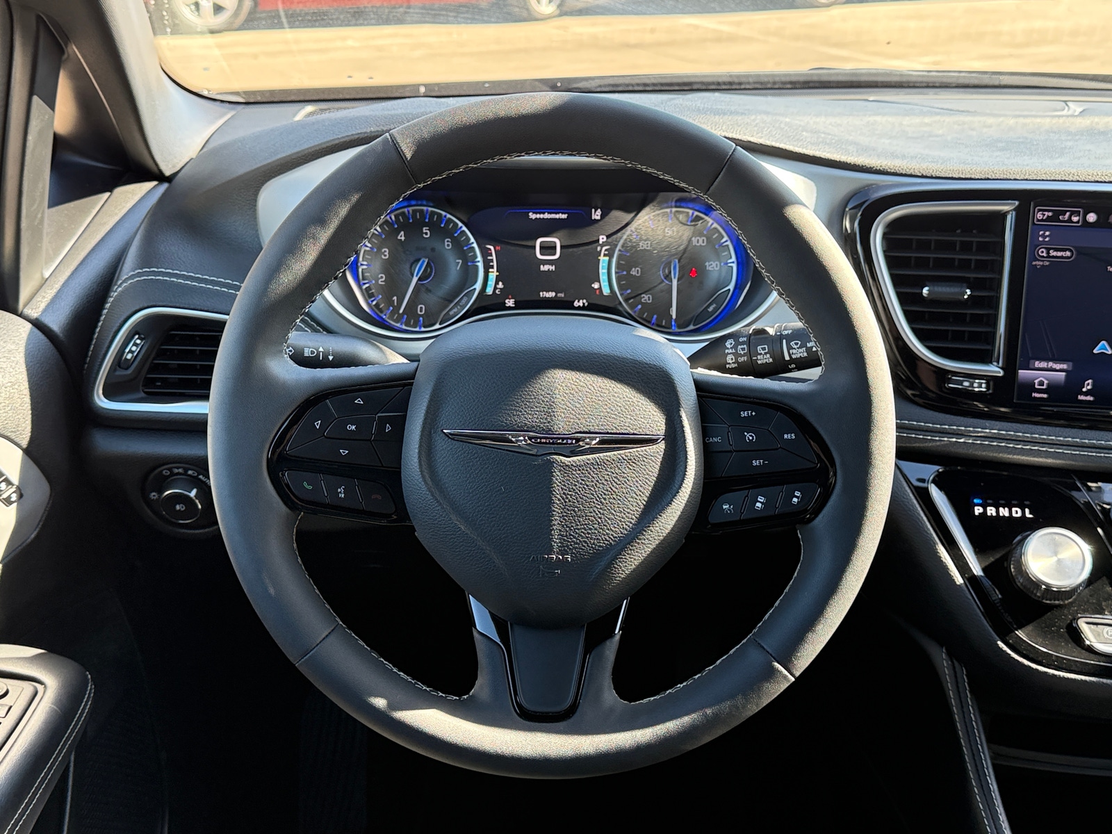 Thumbnail: 2025 Chrysler Pacifica - 5