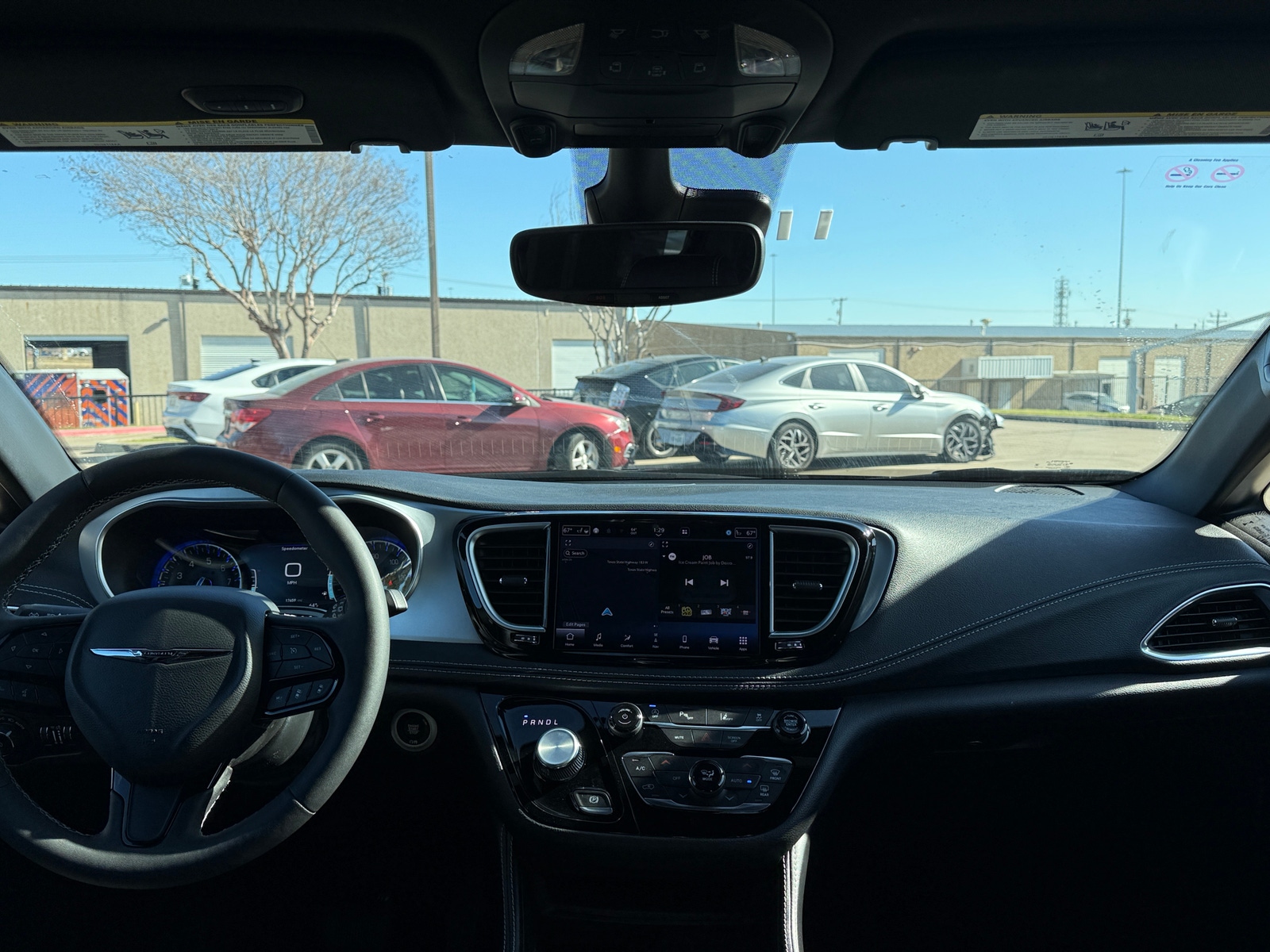 Thumbnail: 2025 Chrysler Pacifica - 3