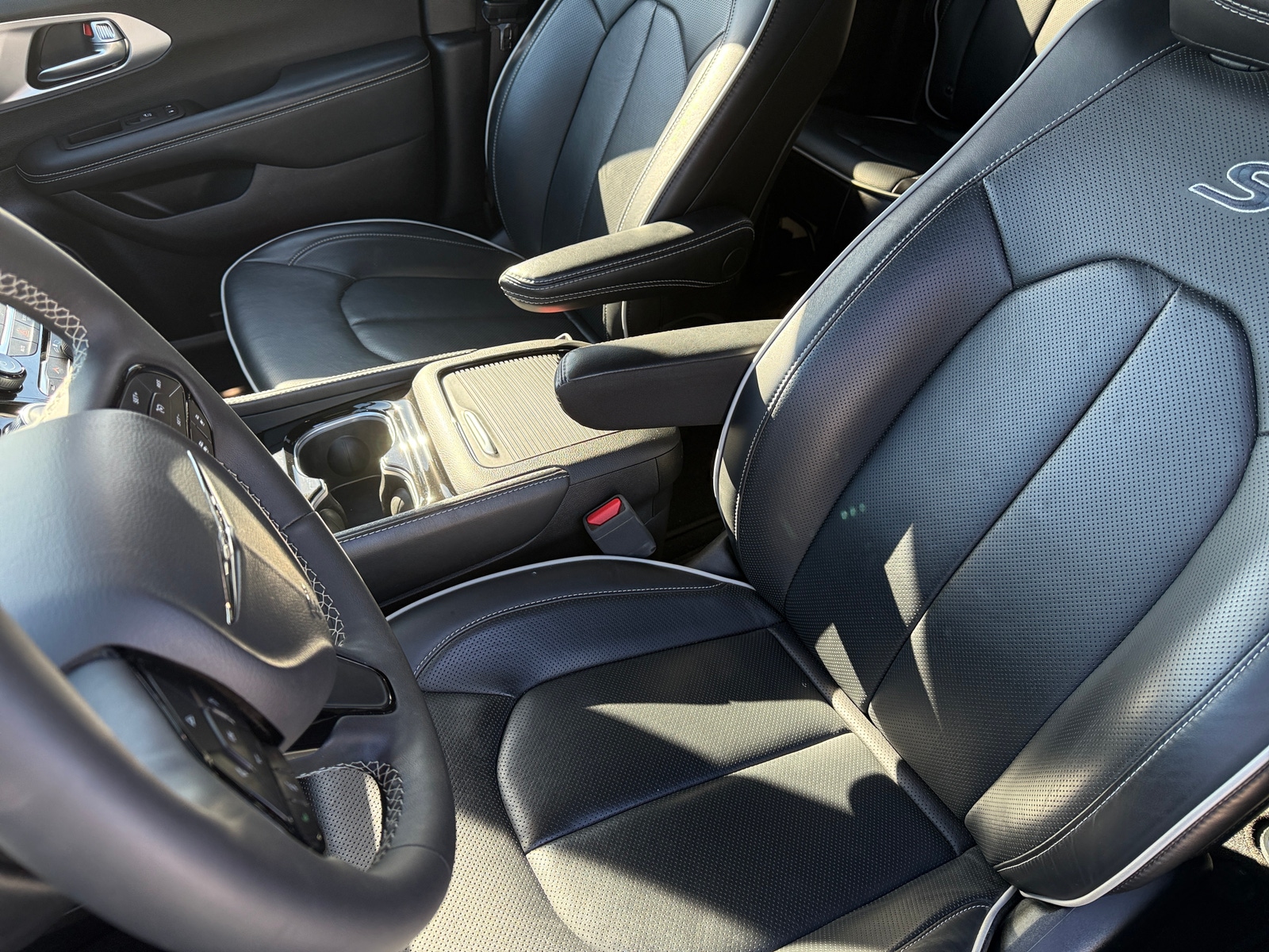 Thumbnail: 2025 Chrysler Pacifica - 2