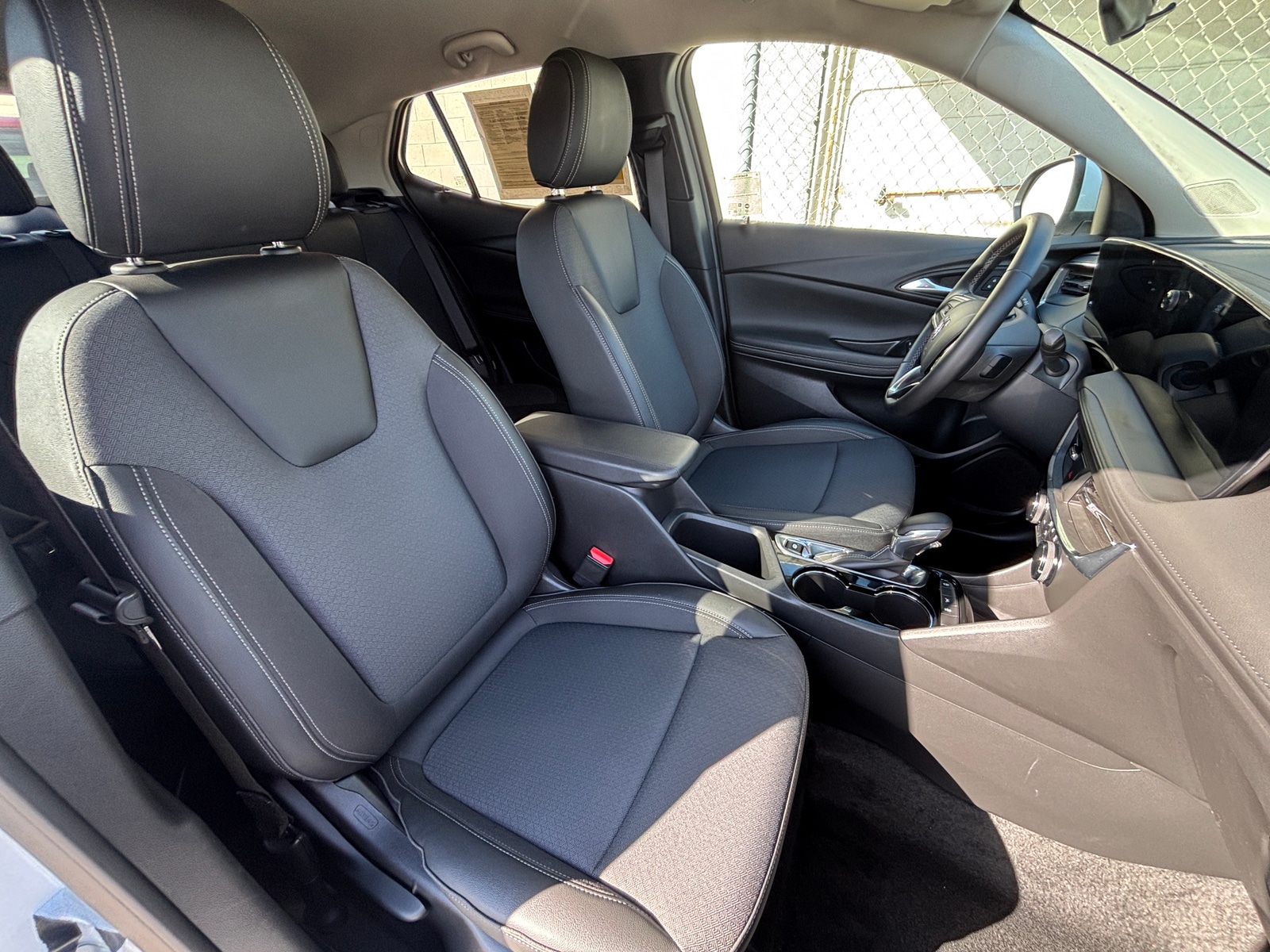 Thumbnail: 2025 Buick Encore GX - 2