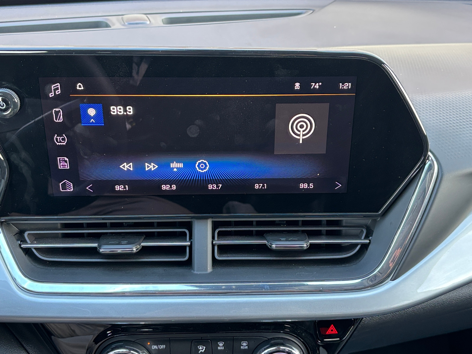 Thumbnail: 2025 Chevrolet Trax - 4