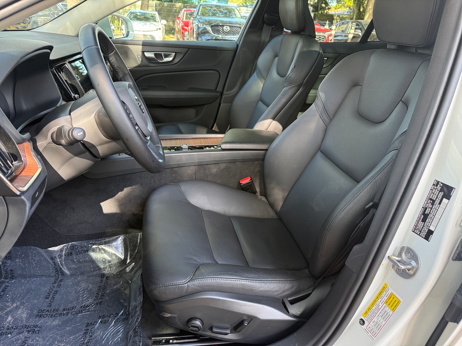 Thumbnail: 2025 Volvo V60 - 2